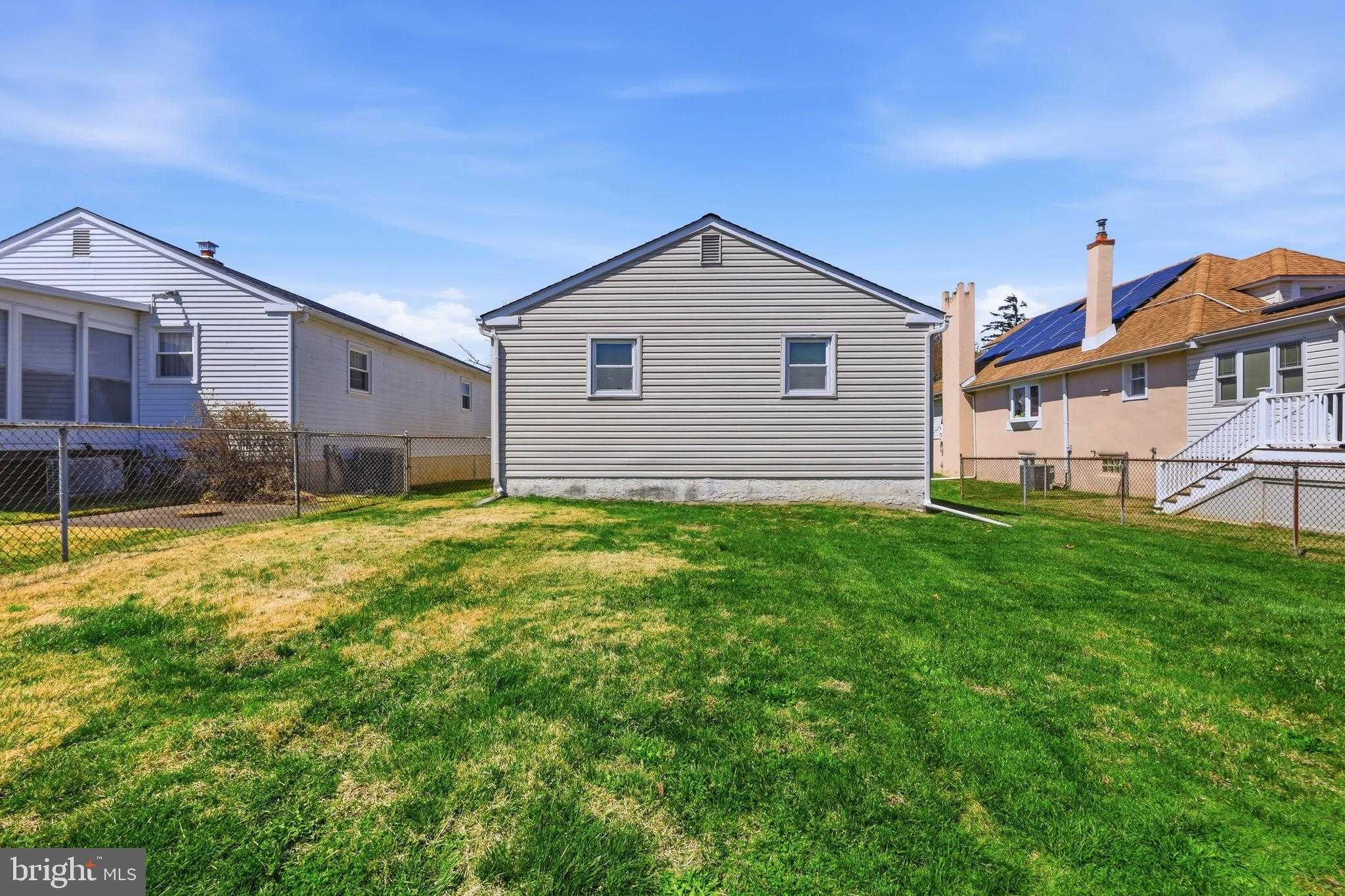 129 E Maple Ave photo 16