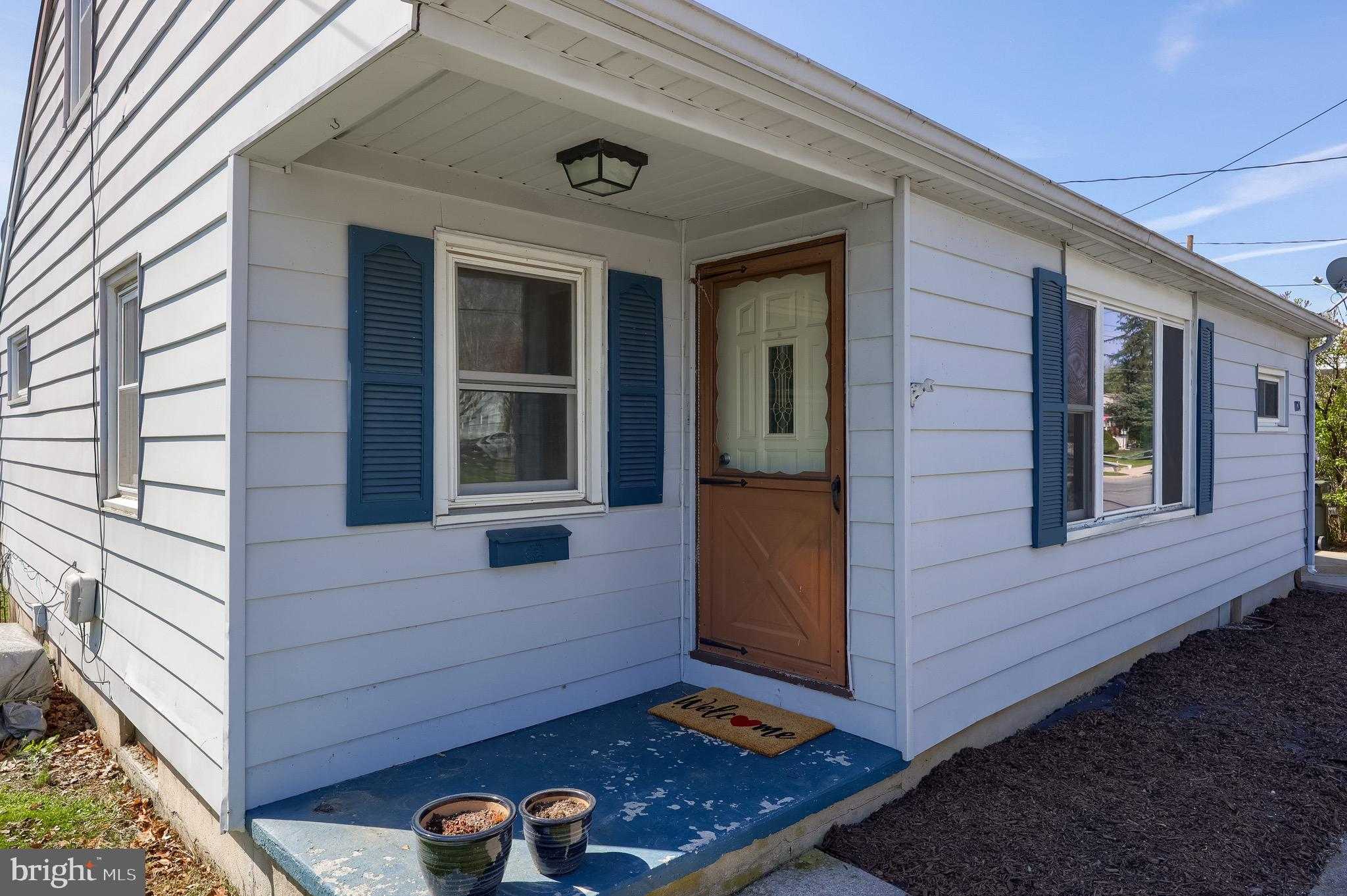 1024 Victor St photo 4