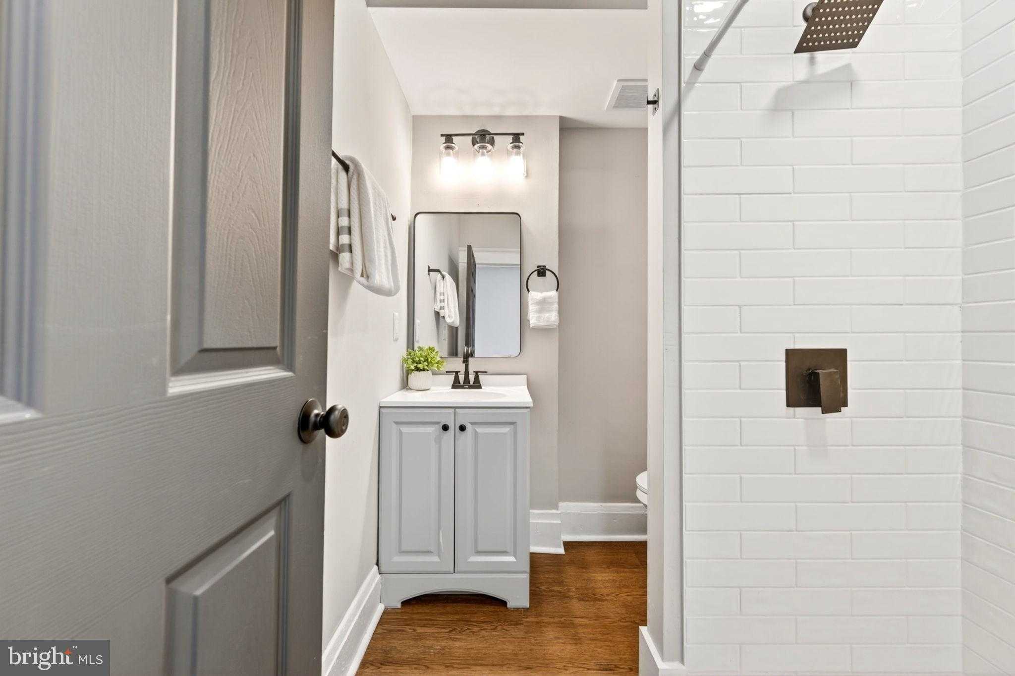 1358 Homestead St photo 24