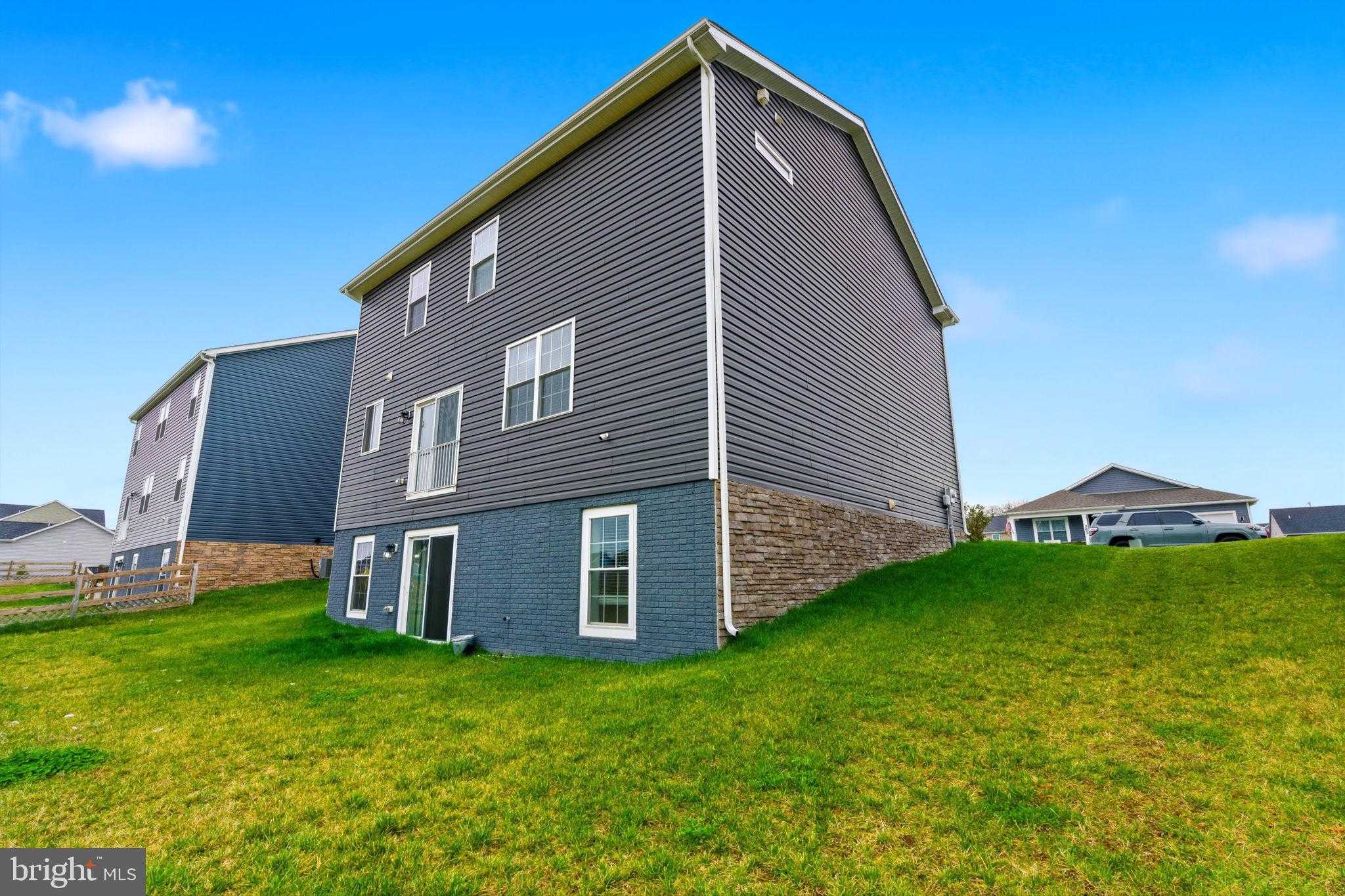 262 Aylesbury Ln photo 56