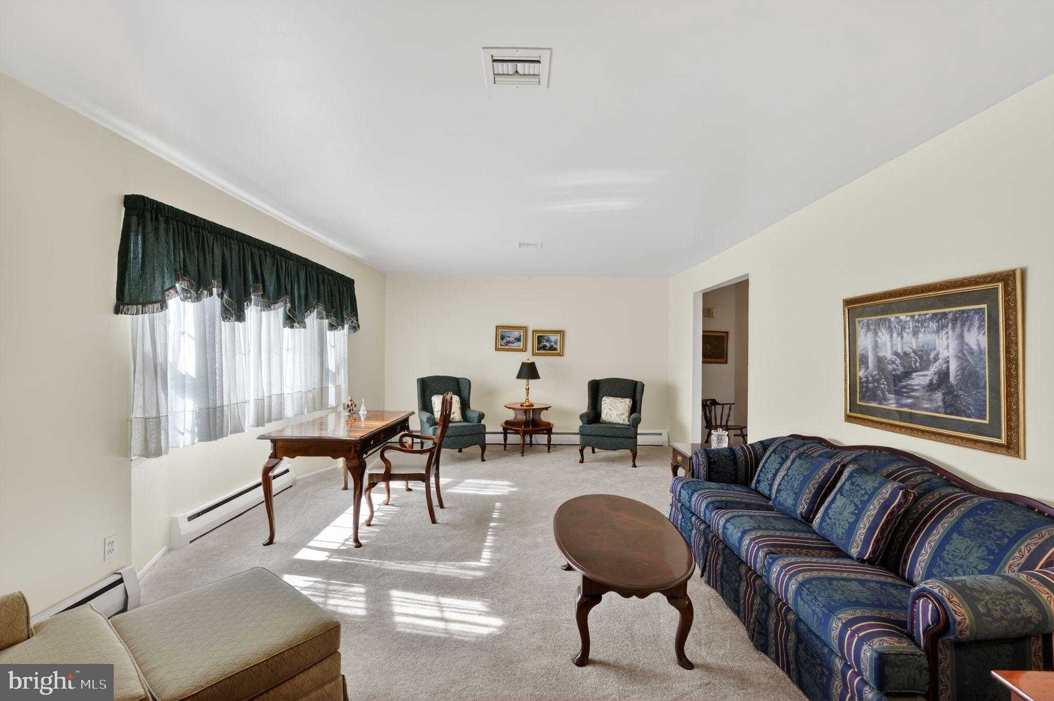 315 Thomas Dr photo 7