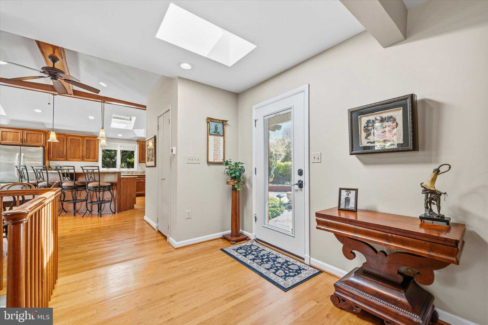 10122 Farmington Dr photo 4