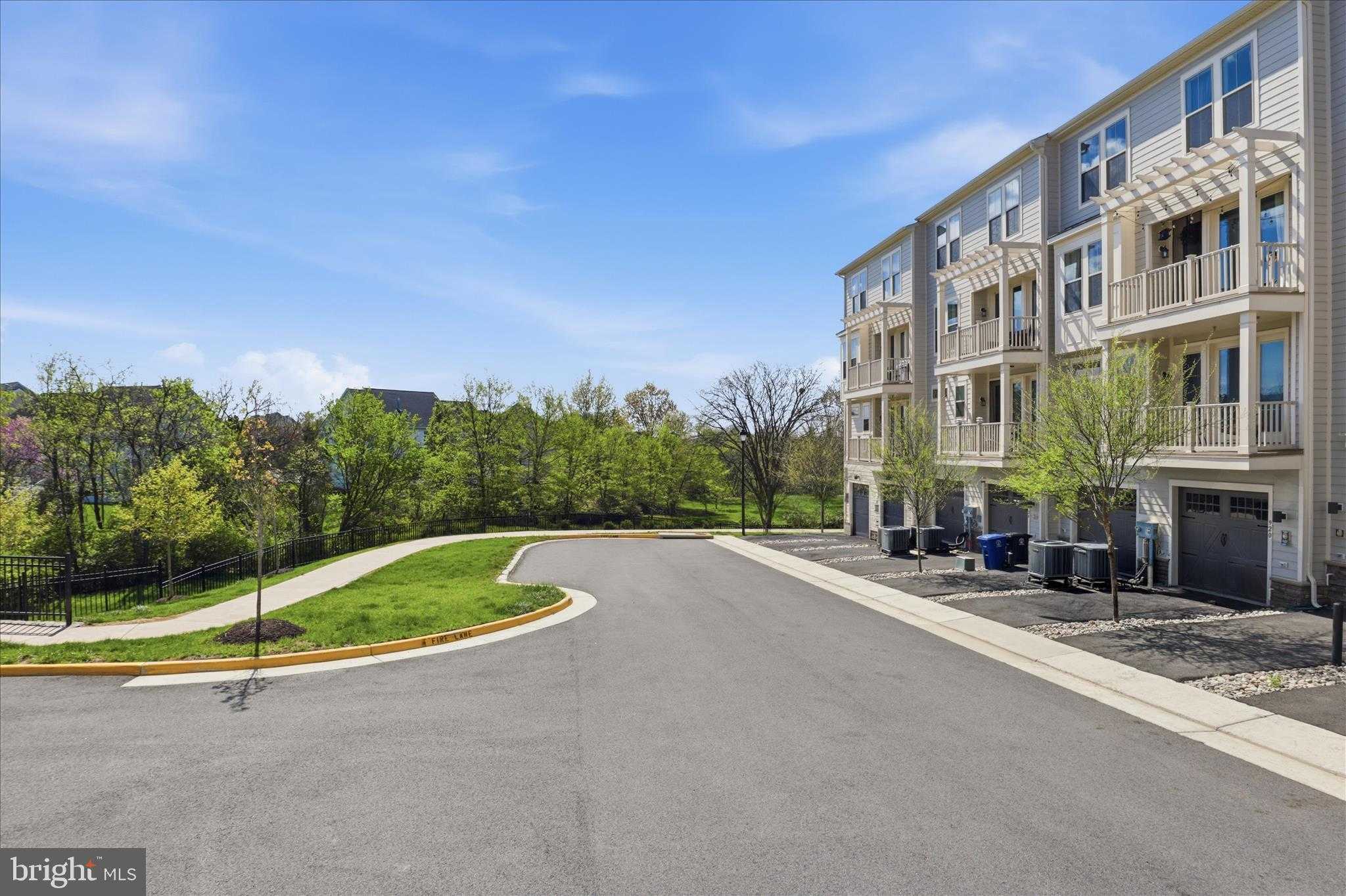 920 California Dr NE photo 35