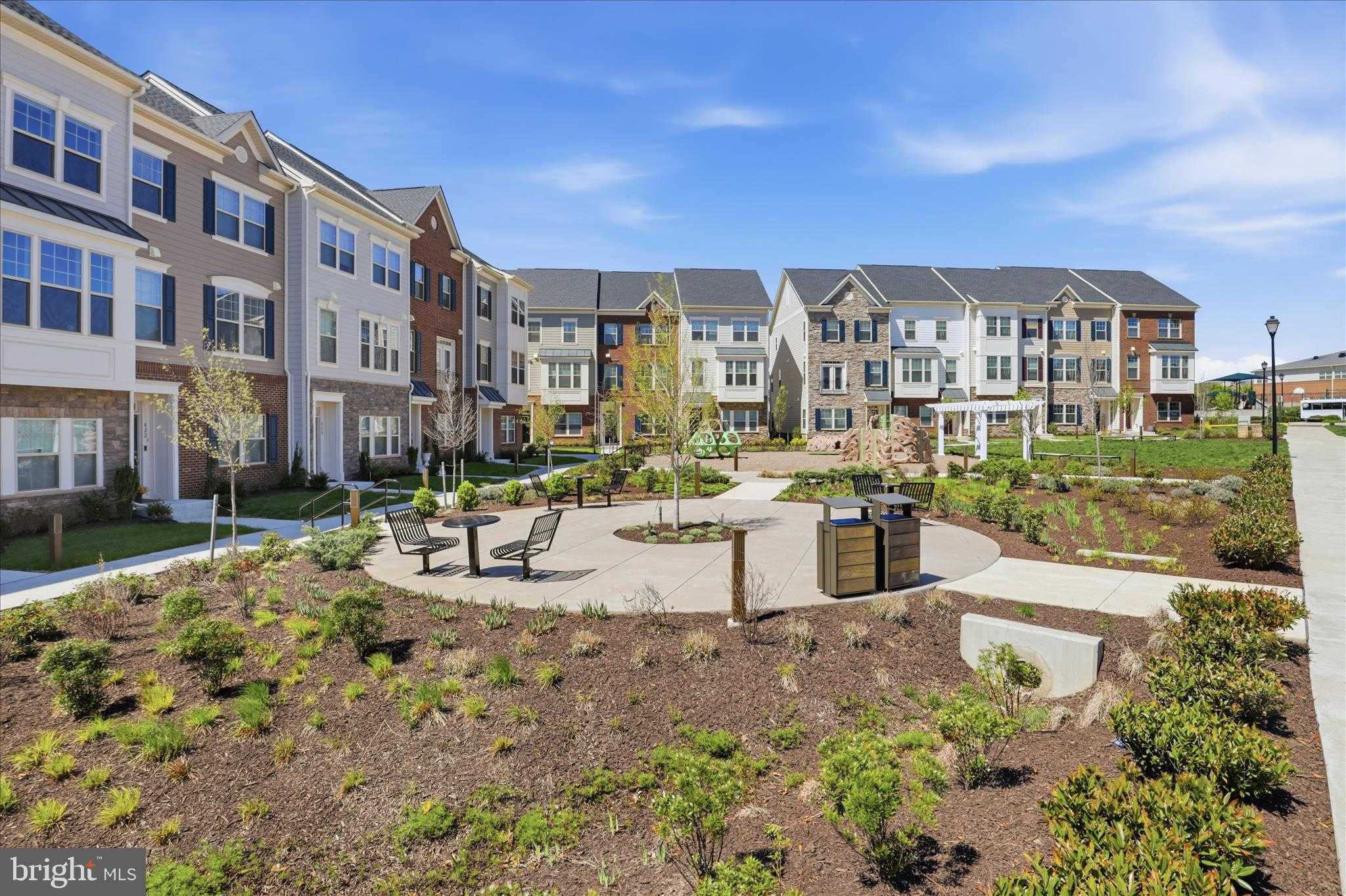 920 California Dr NE photo 36