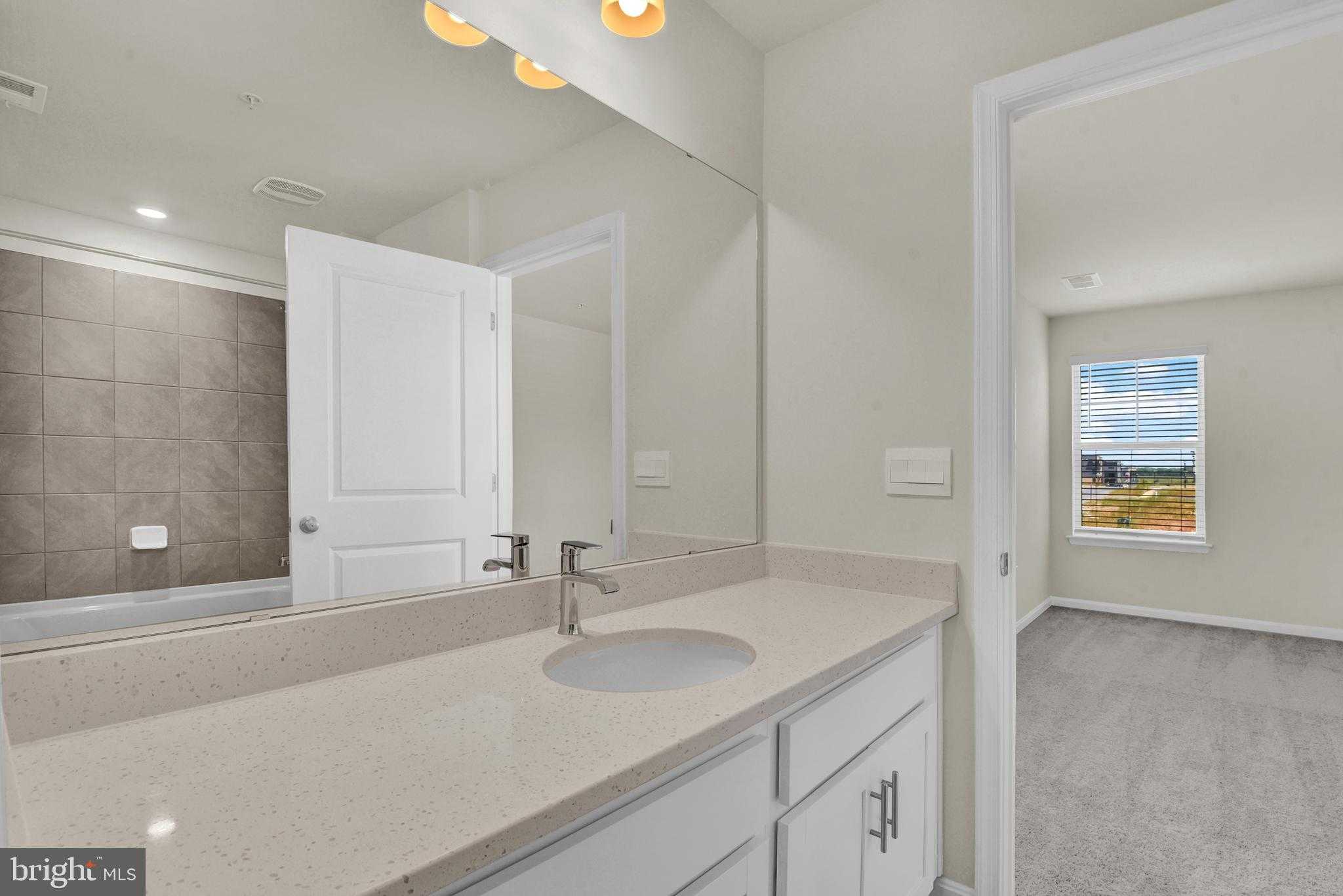 454 Hanson St photo 24