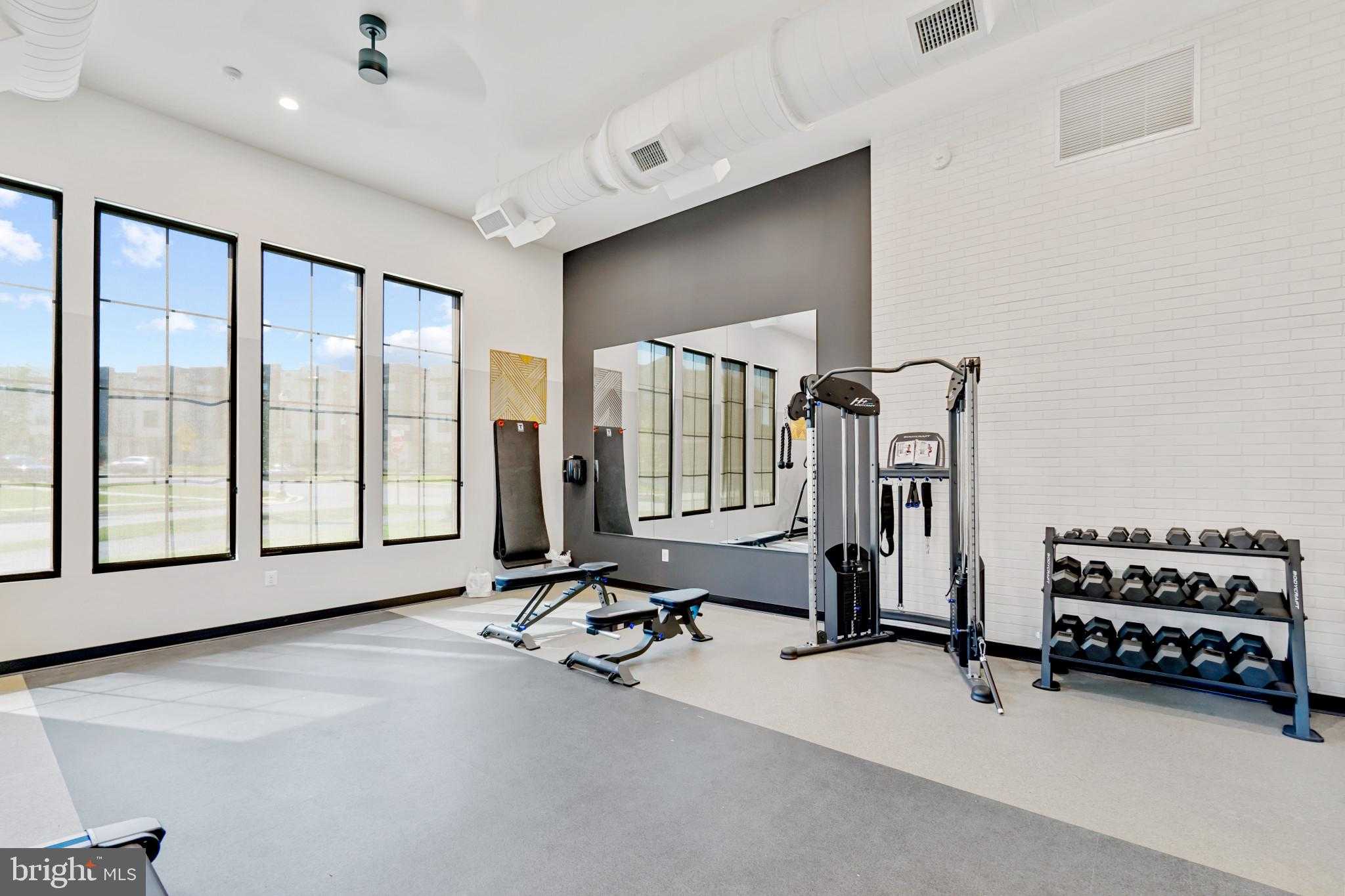 454 Hanson St photo 36