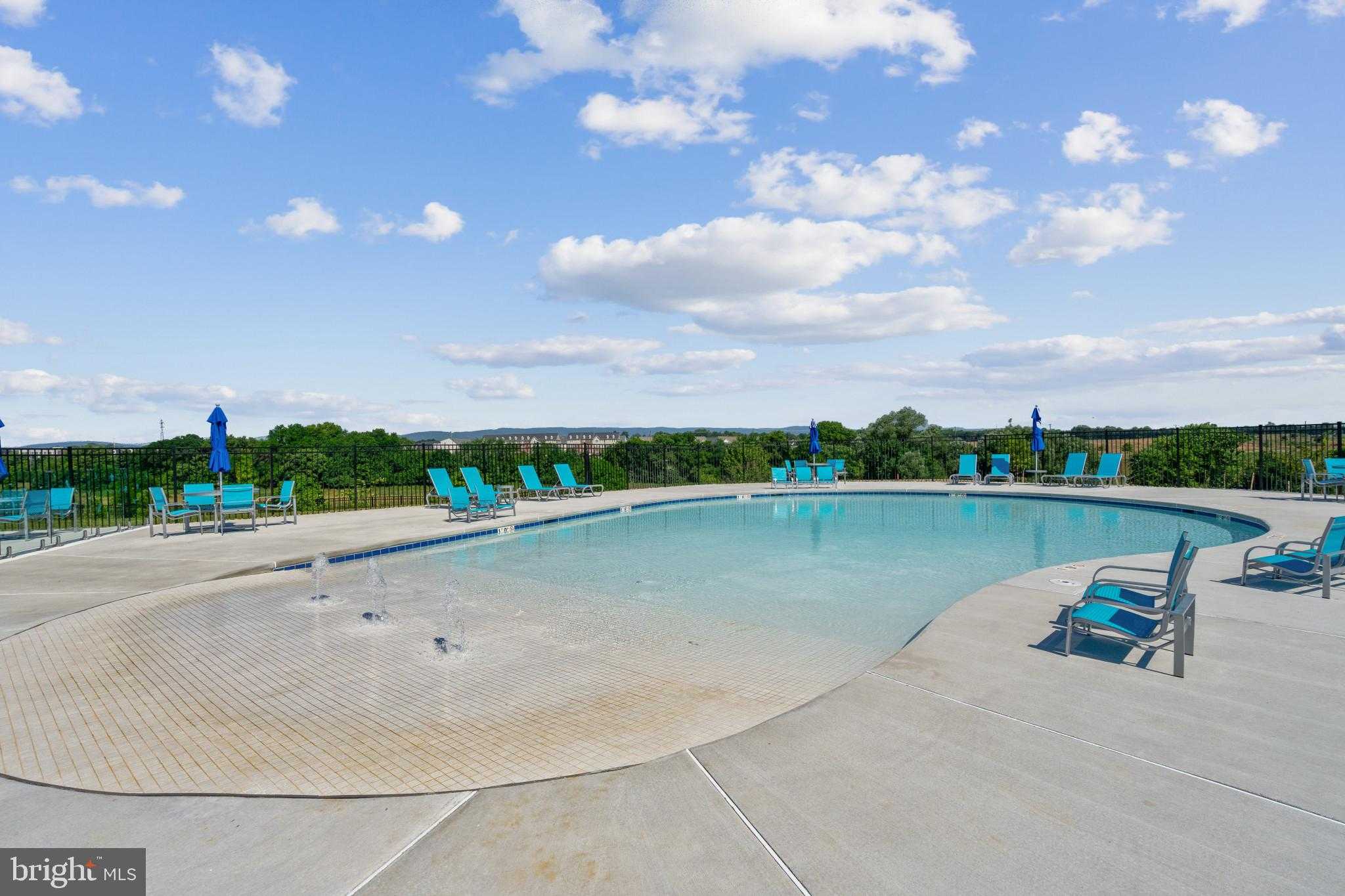 454 Hanson St photo 45