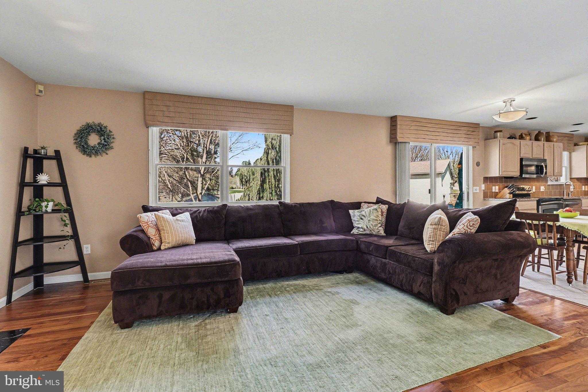 6126 Chatham CT photo 9