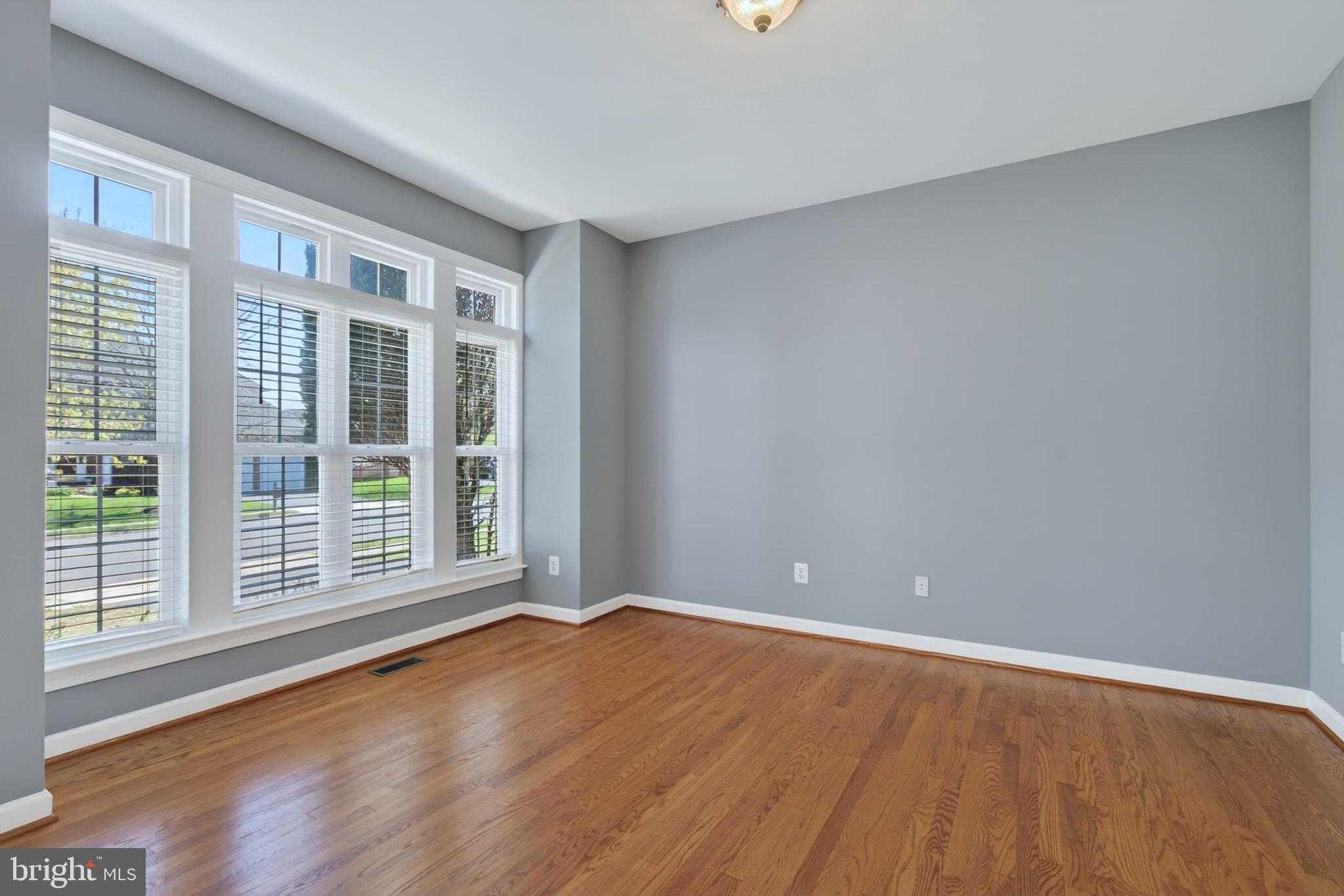 903 Tinsman Dr NE photo 7