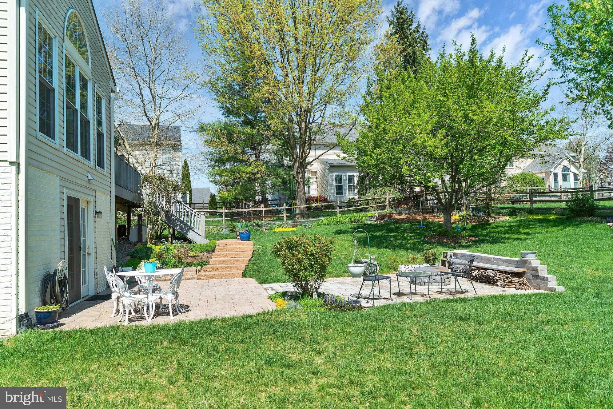 1810 Beech CT photo 91