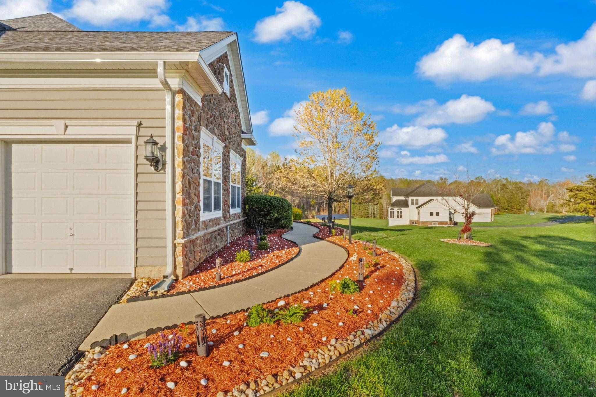 60 Snapdragon Dr photo 9