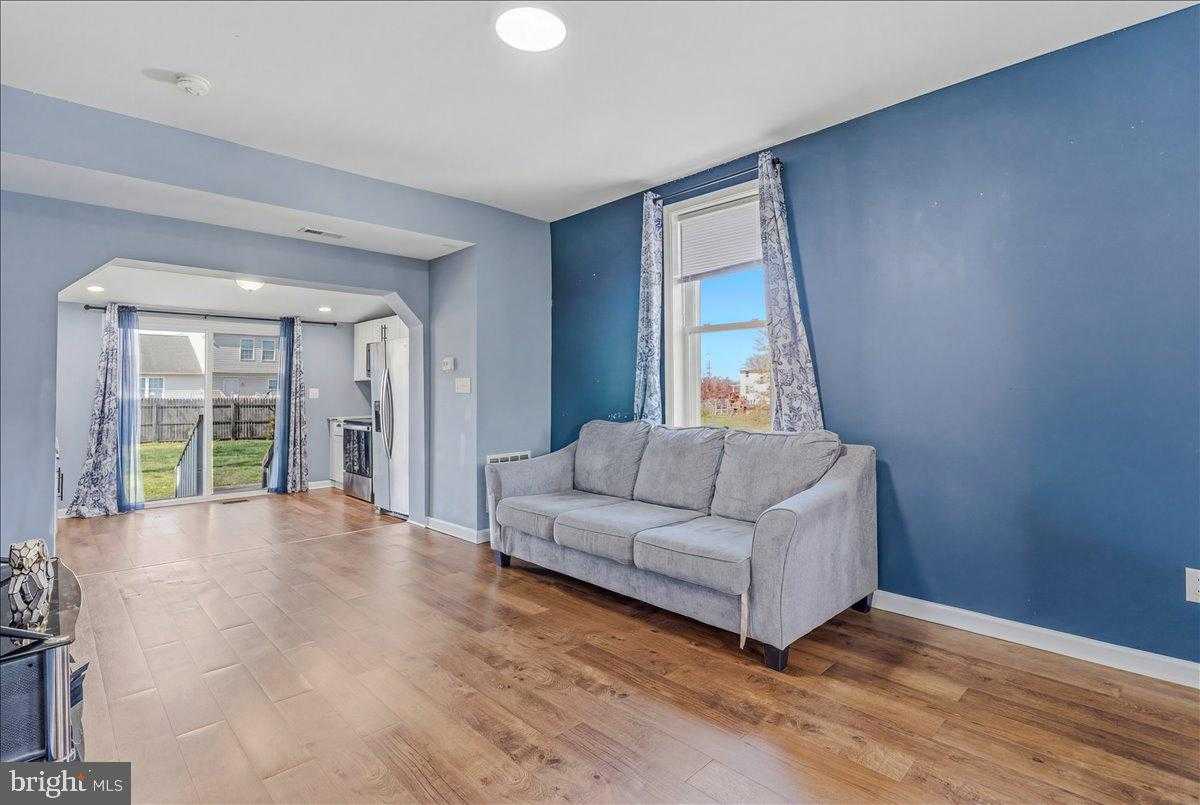 4704 Charleston St photo 7