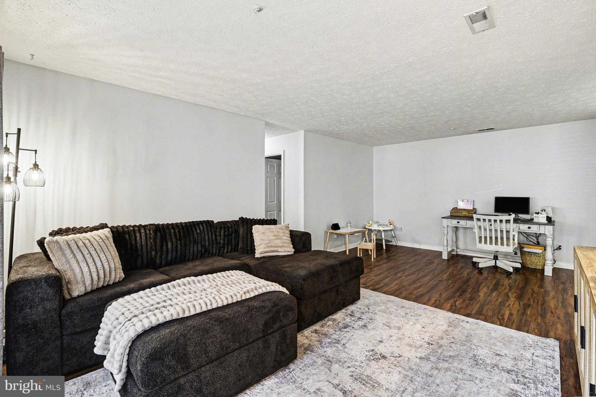 1717 Landmark Dr # 1j photo 2