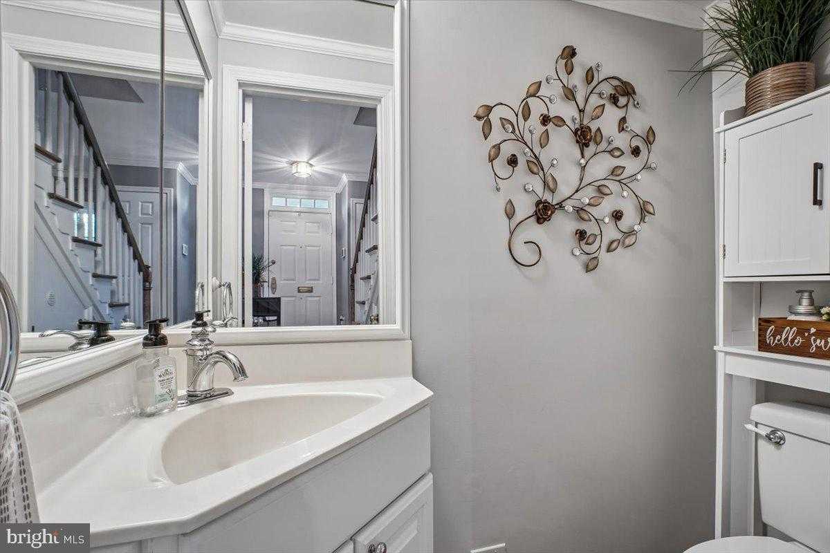 1014 N Royal St photo 11