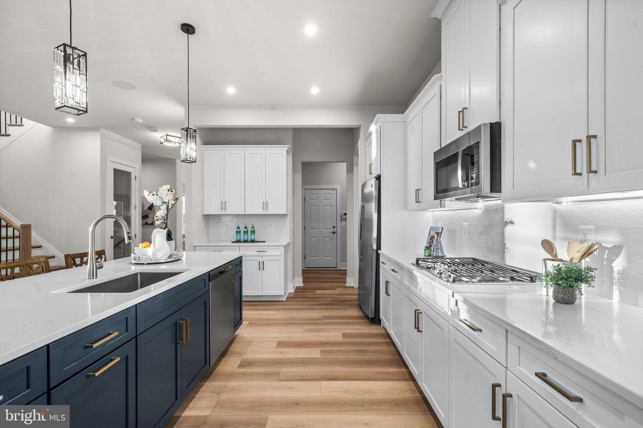 7505 Magarity Rd photo 13