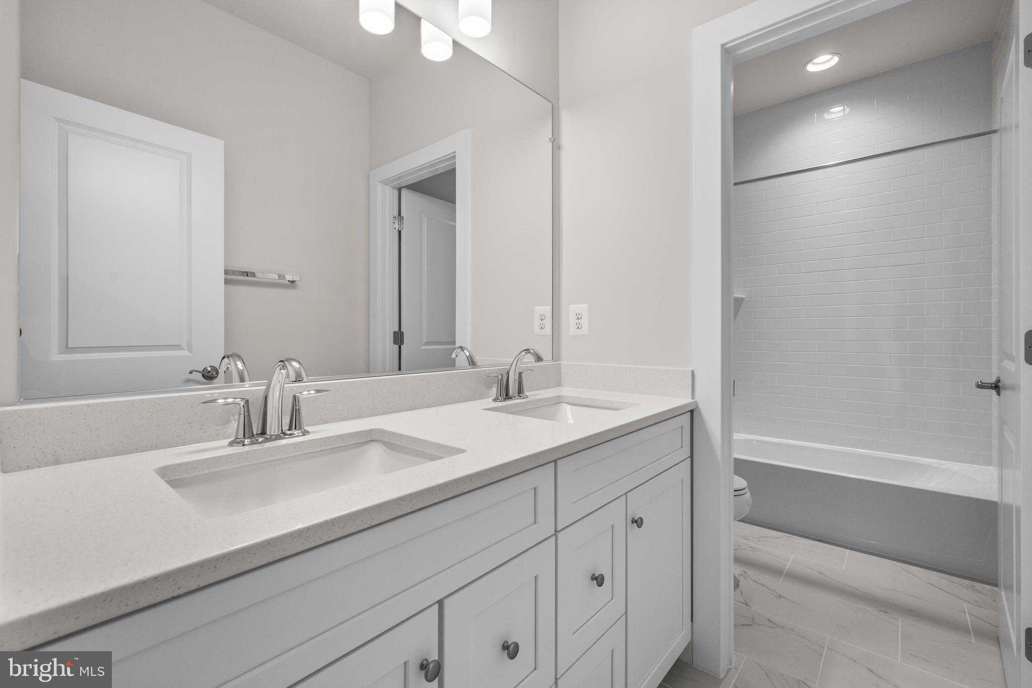 7505 Magarity Rd photo 47