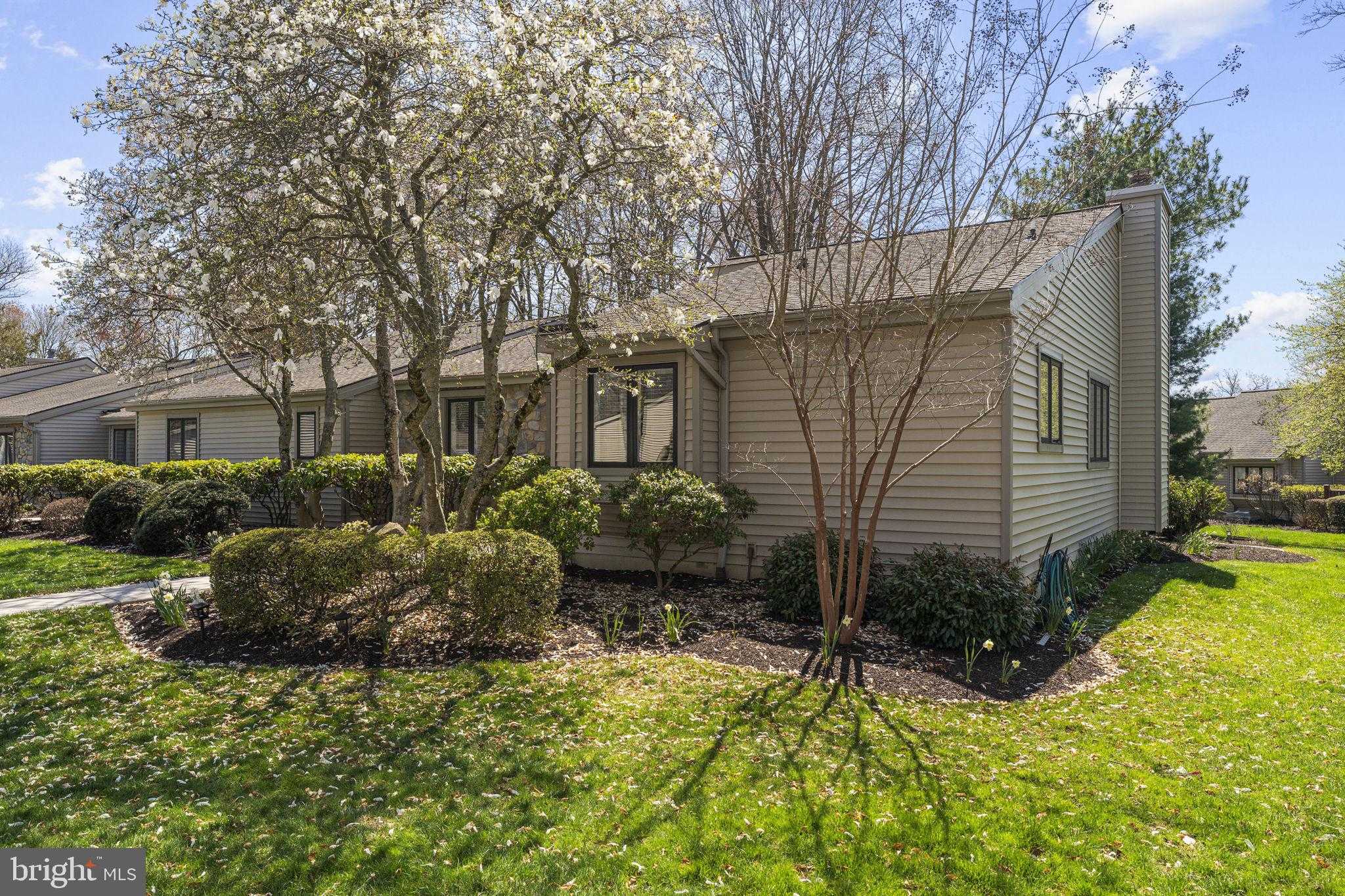 483 Eaton Way photo 5