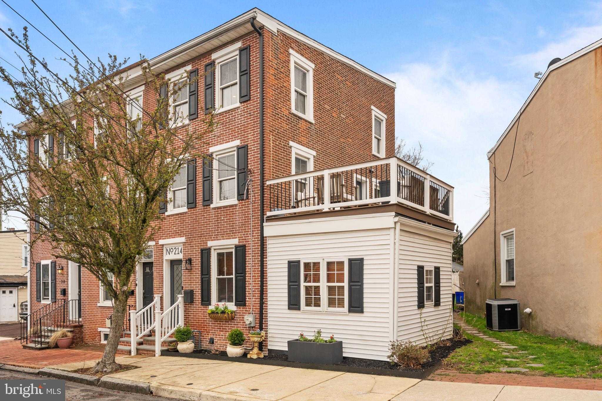 214 N Franklin St photo 3