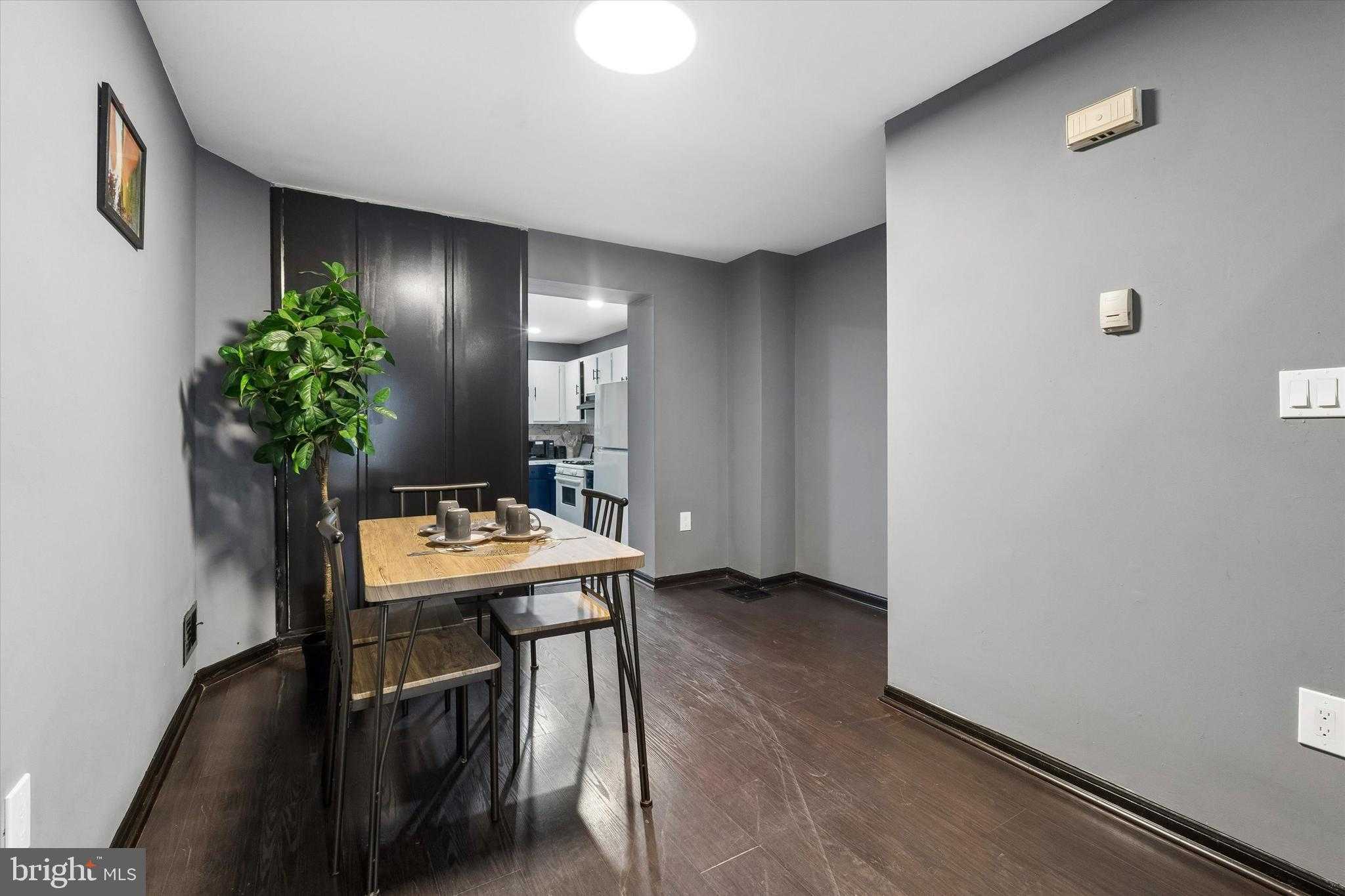 521 Hoffman St photo 4