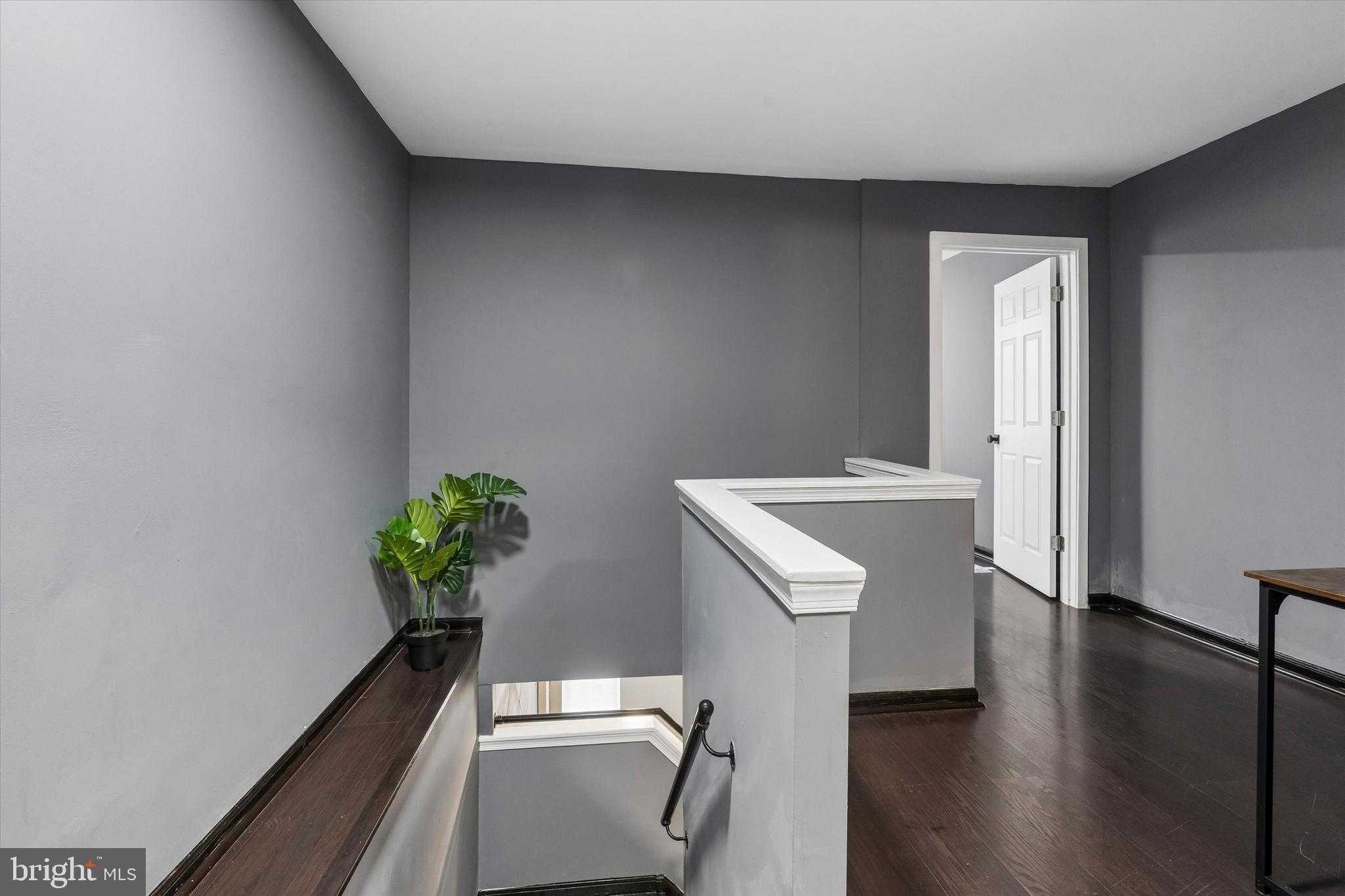 521 Hoffman St photo 9