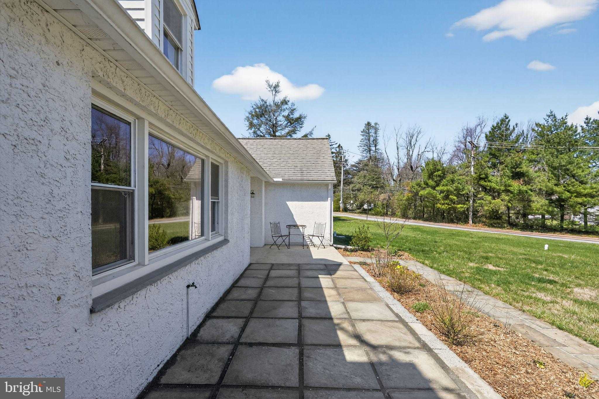 440 Taylor Rd photo 3