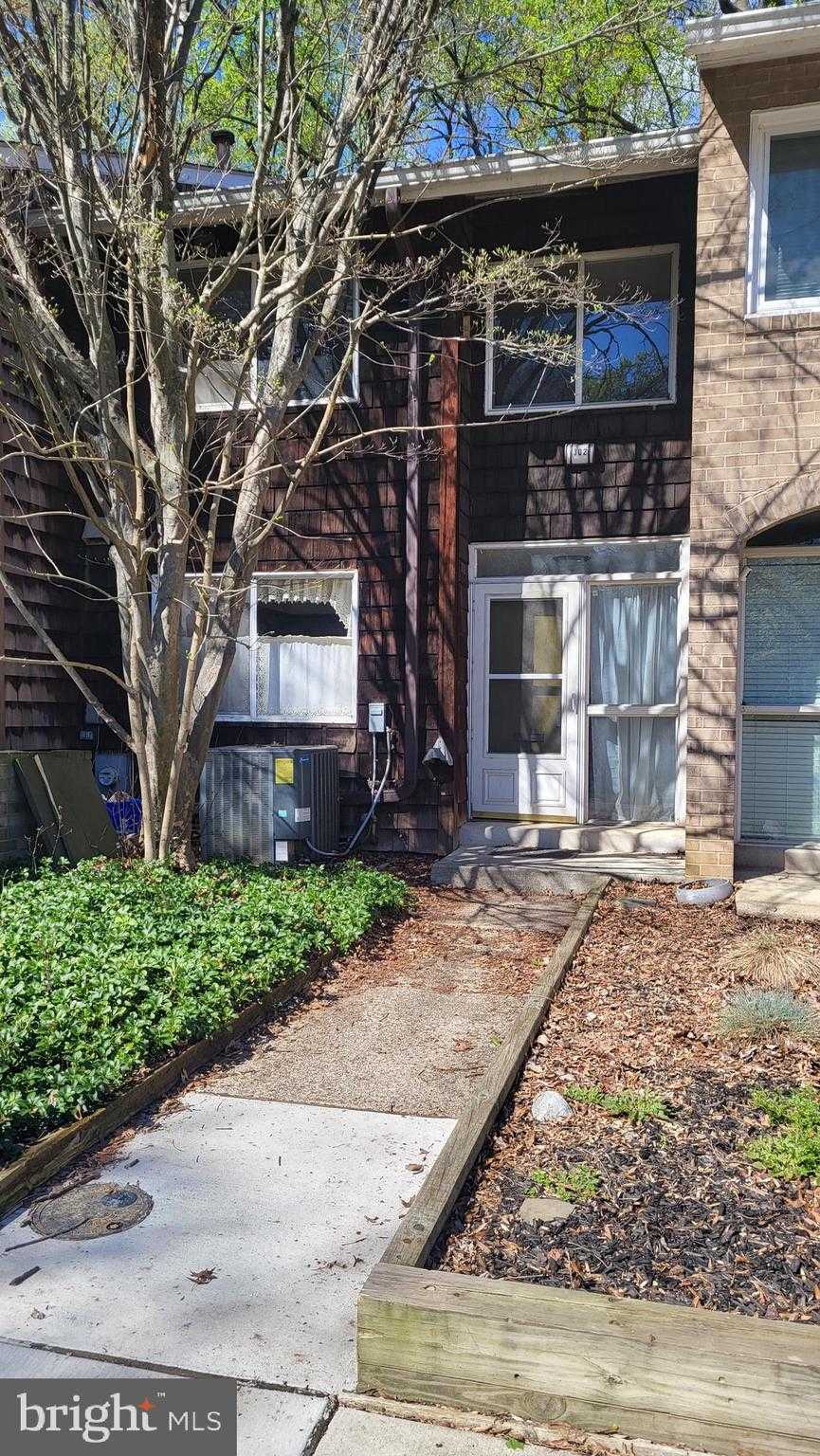 302 New Mark Esplanade, Rockville