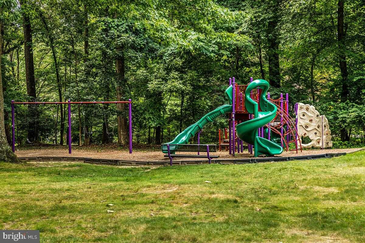 302 New Mark Esplanade photo 4