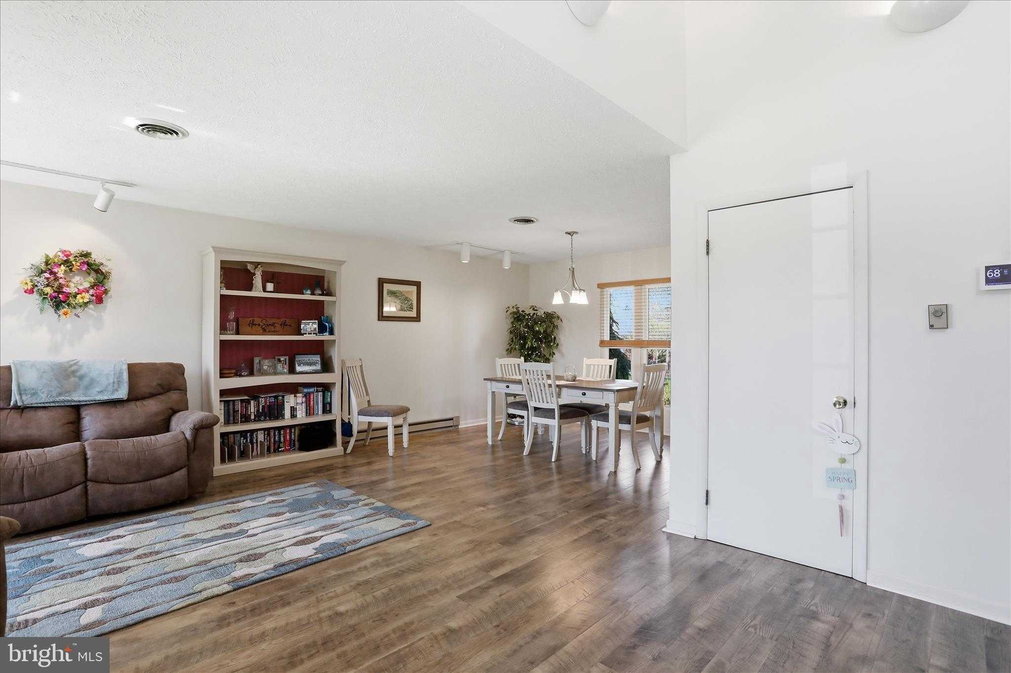 251 Stonegate Cir N photo 10