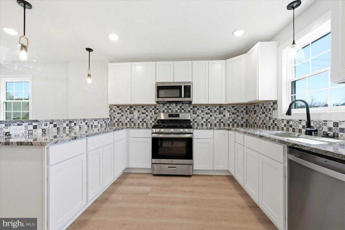 582 Walnut St photo 16