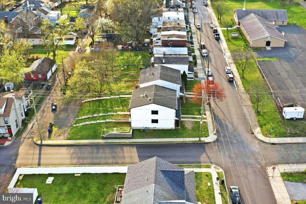 582 Walnut St photo 40