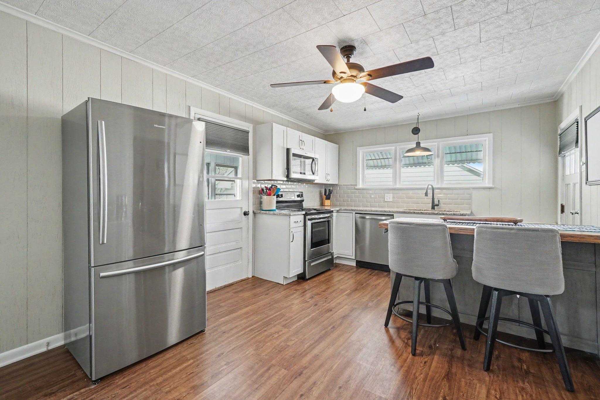 418 Elizabeth St photo 5