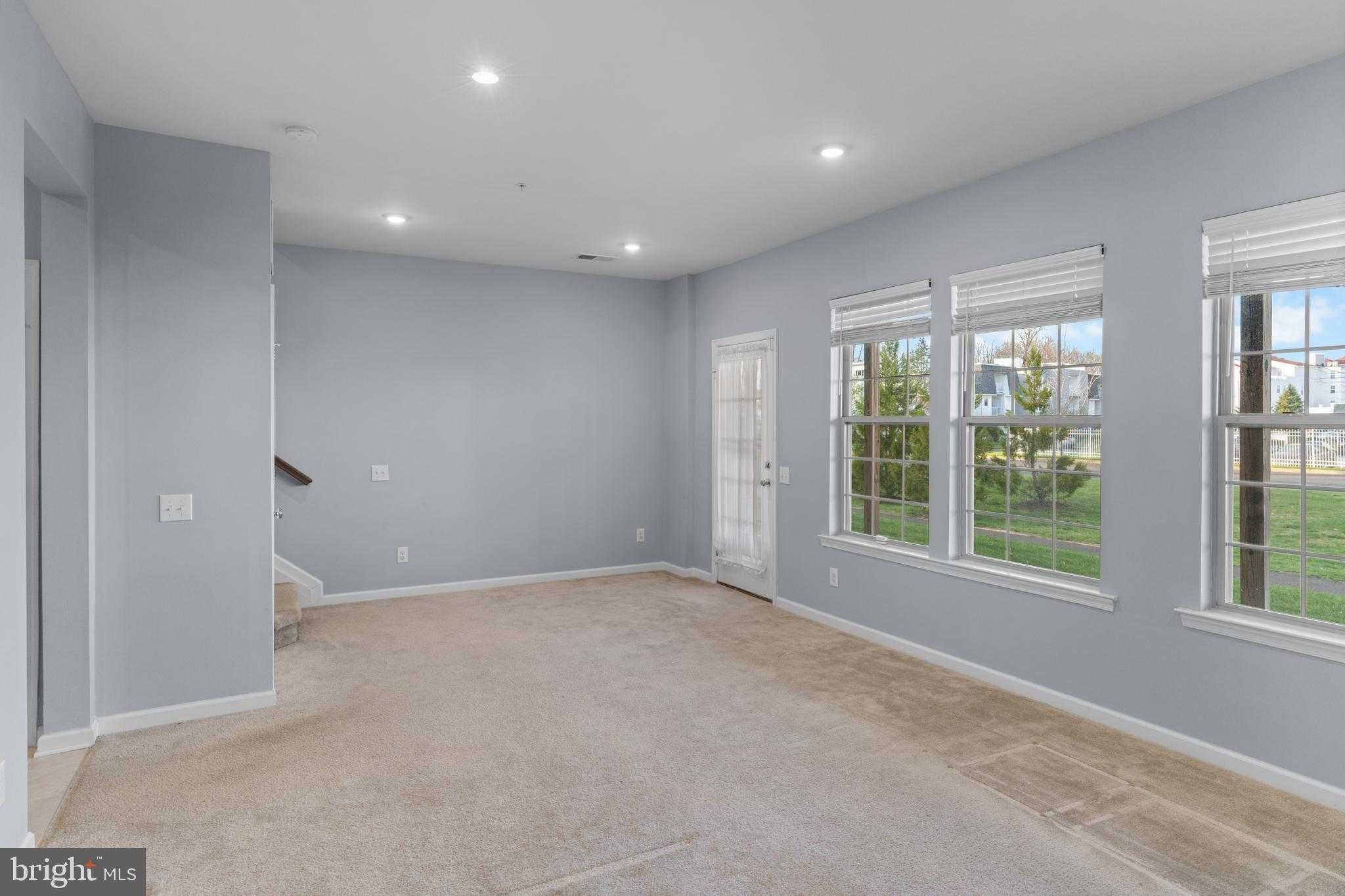 494 Rowan St photo 37