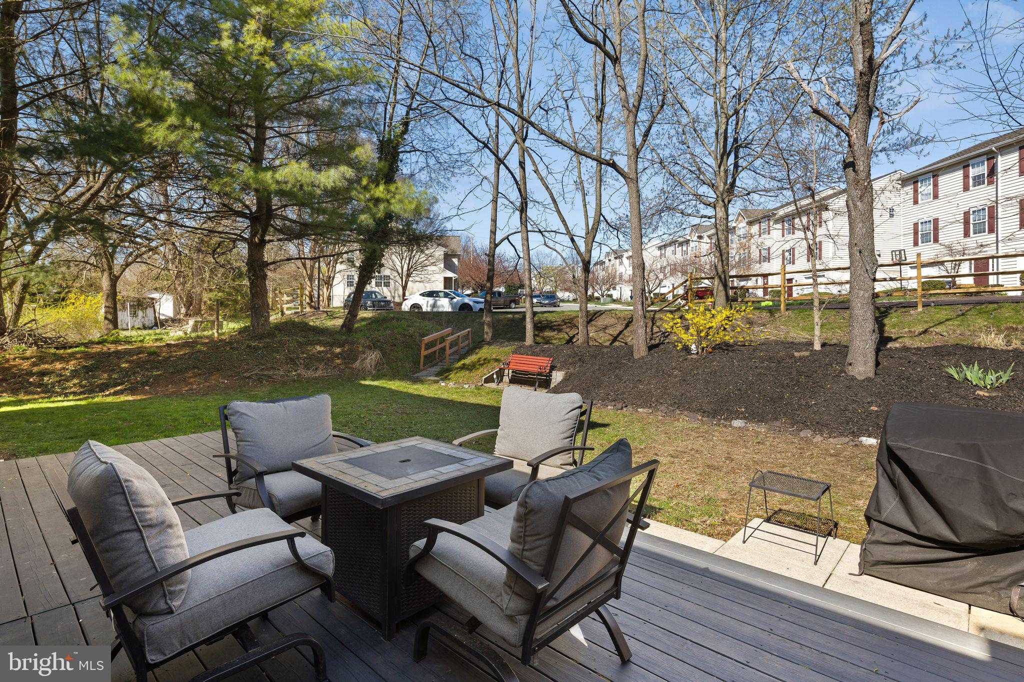 464 Freemont St photo 32