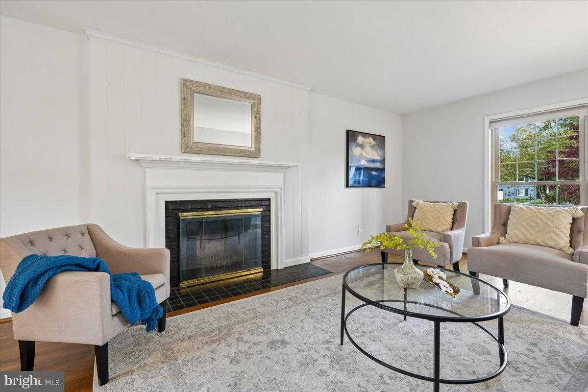 6933 Race Horse Ln photo 6