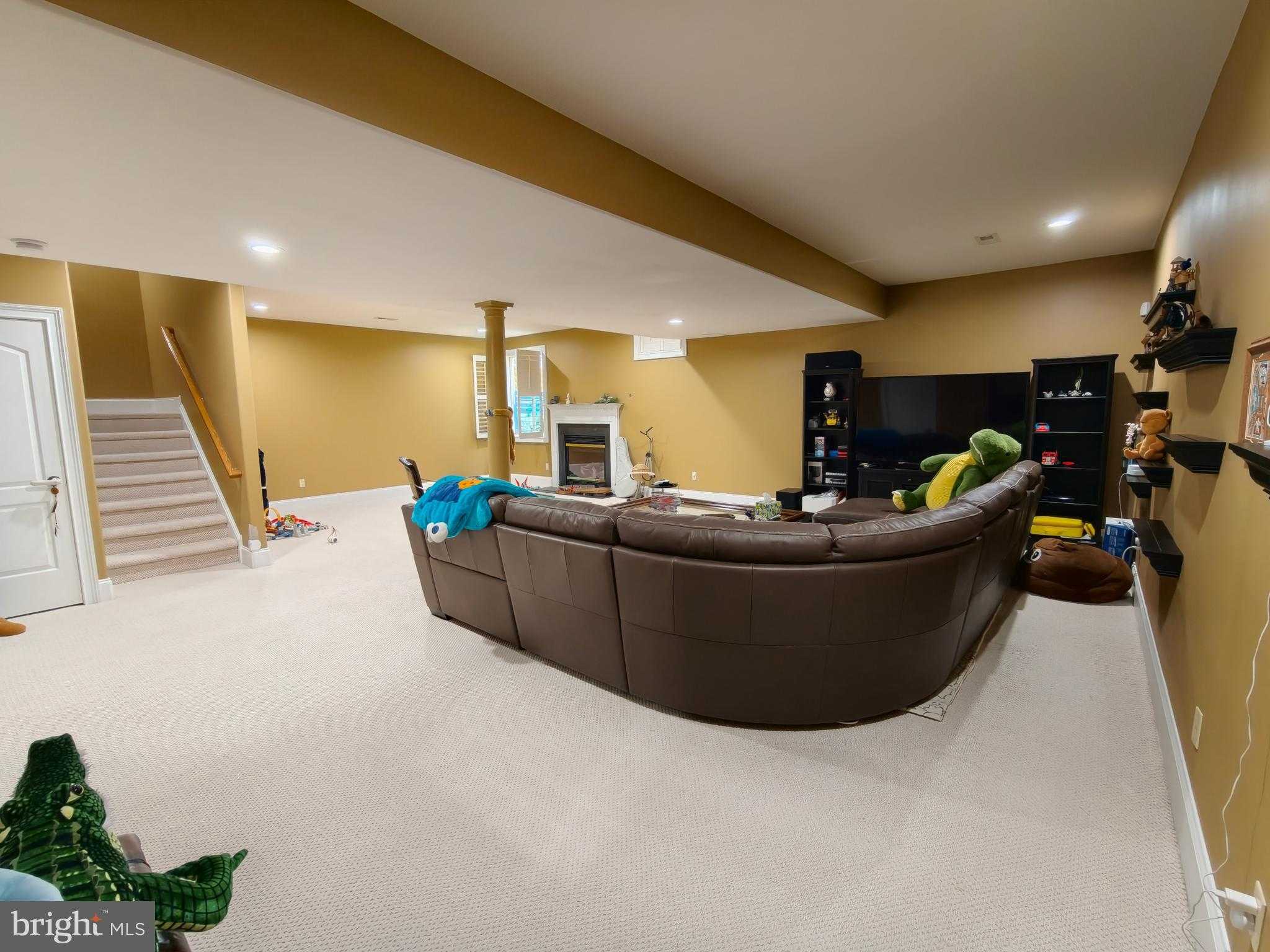 562 Farmdale Cir photo 38