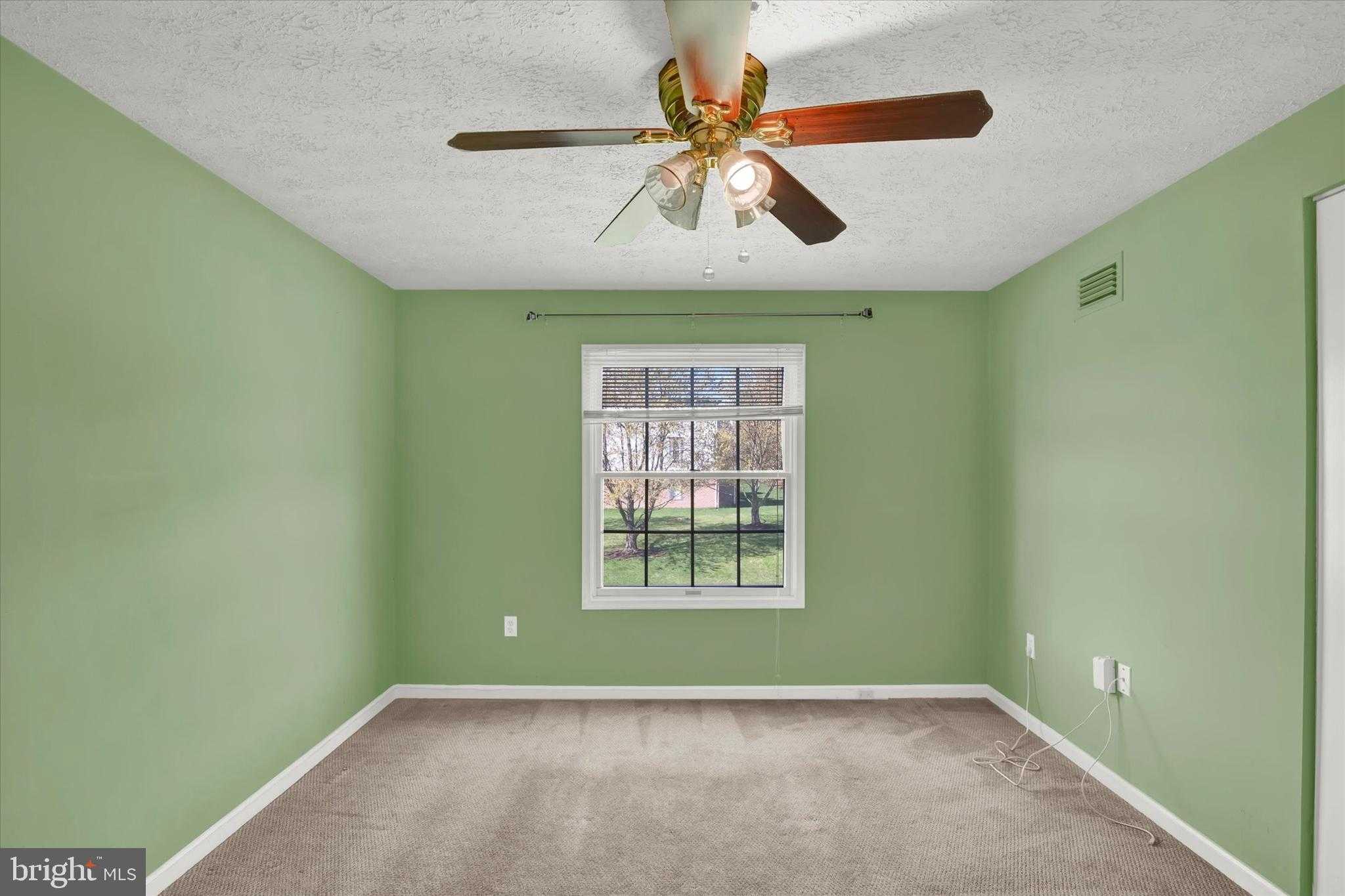 200 Oak Leaf Cir photo 13