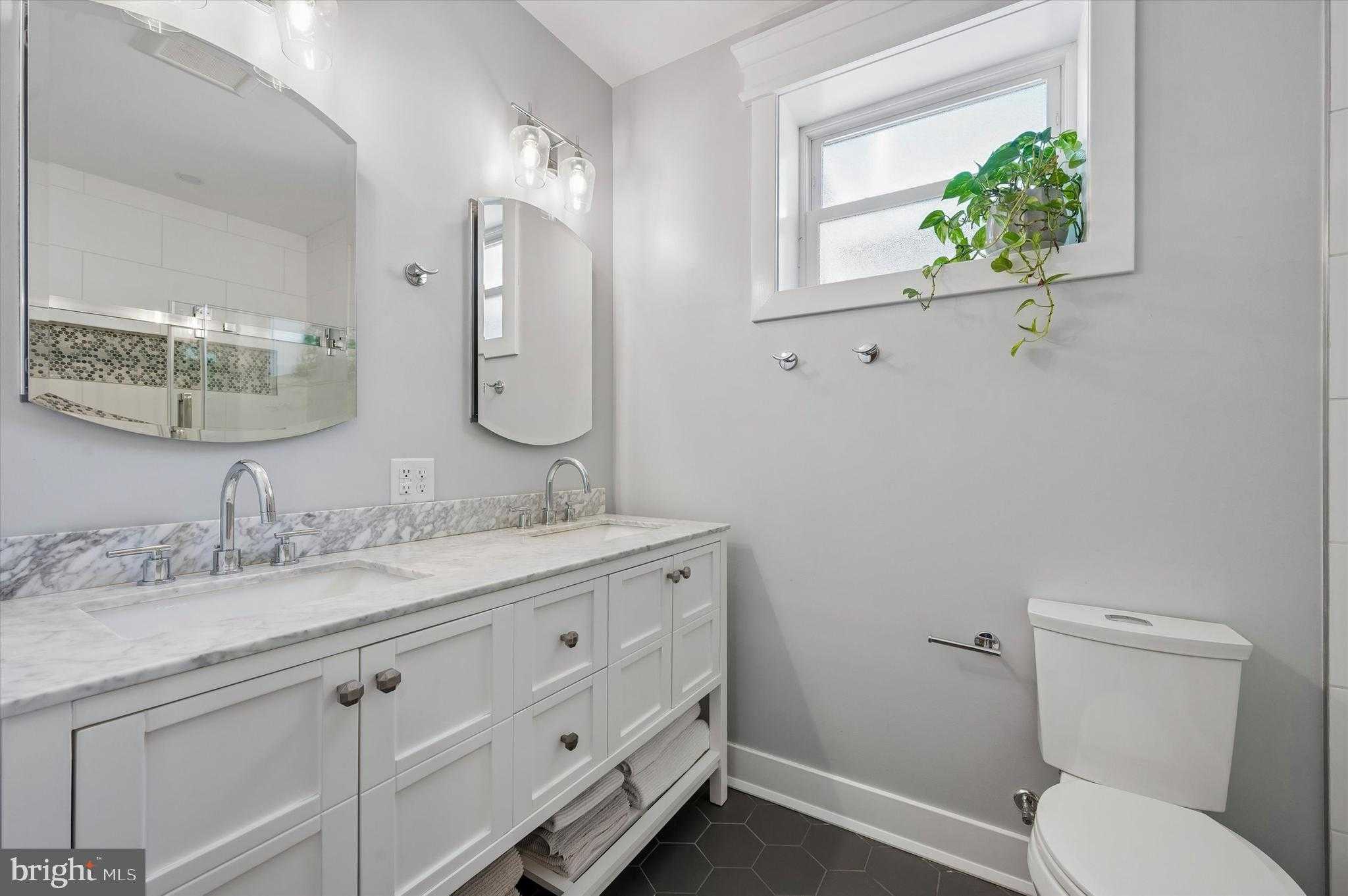 851 N Ringgold St photo 16