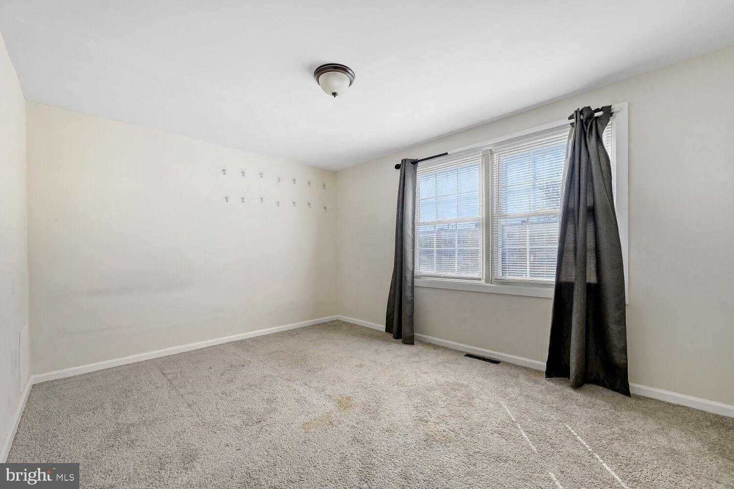 8002 Lansdale Rd photo 16