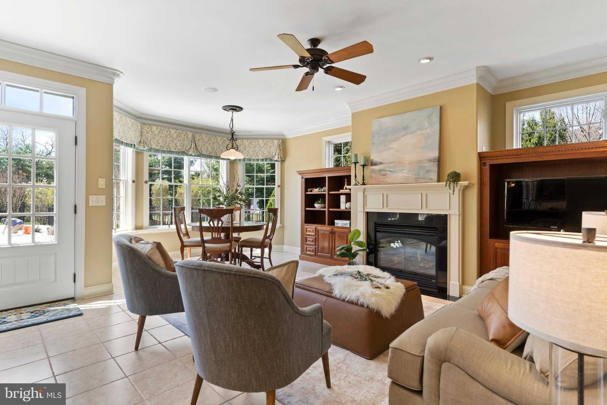 2301 Claridge CT photo 16