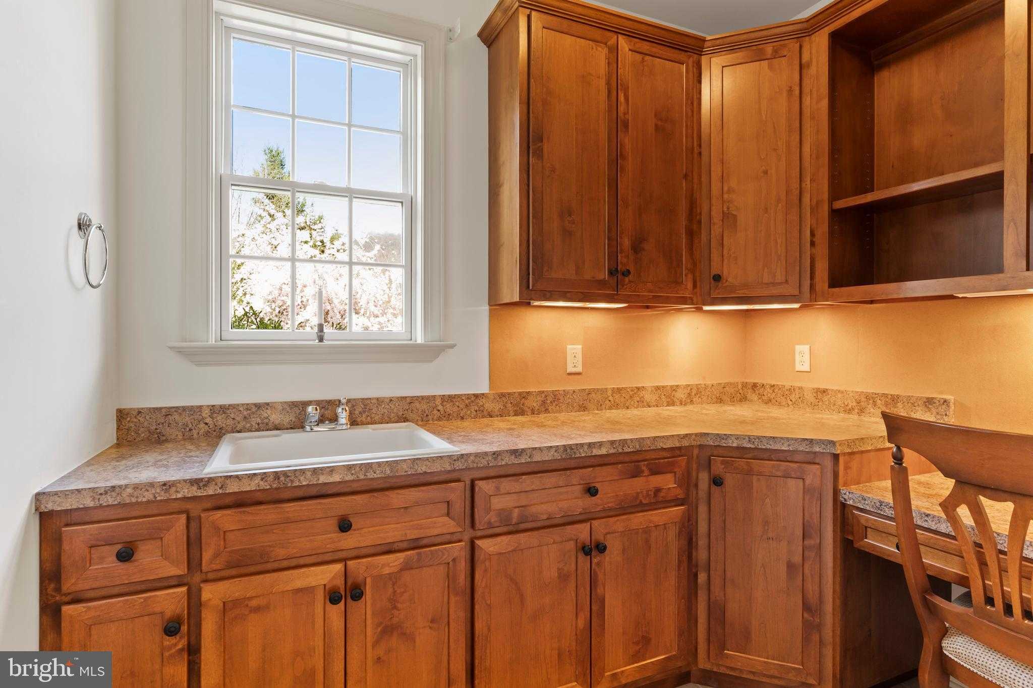 2301 Claridge CT photo 34