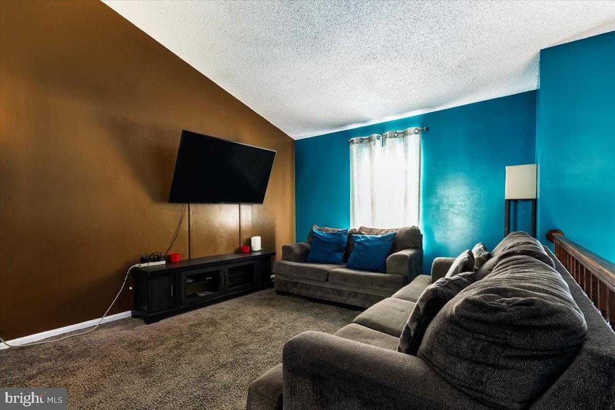 1037 Saint Michaels Dr photo 4