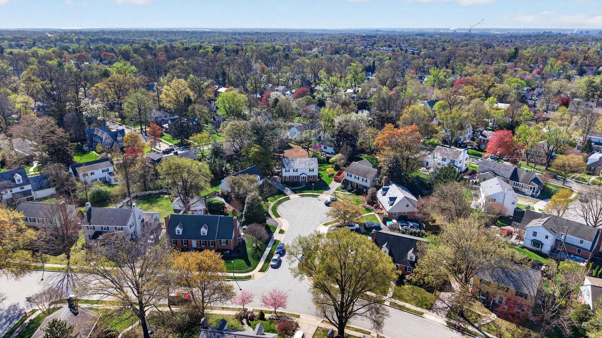 7000 Stoneleigh CT photo 15