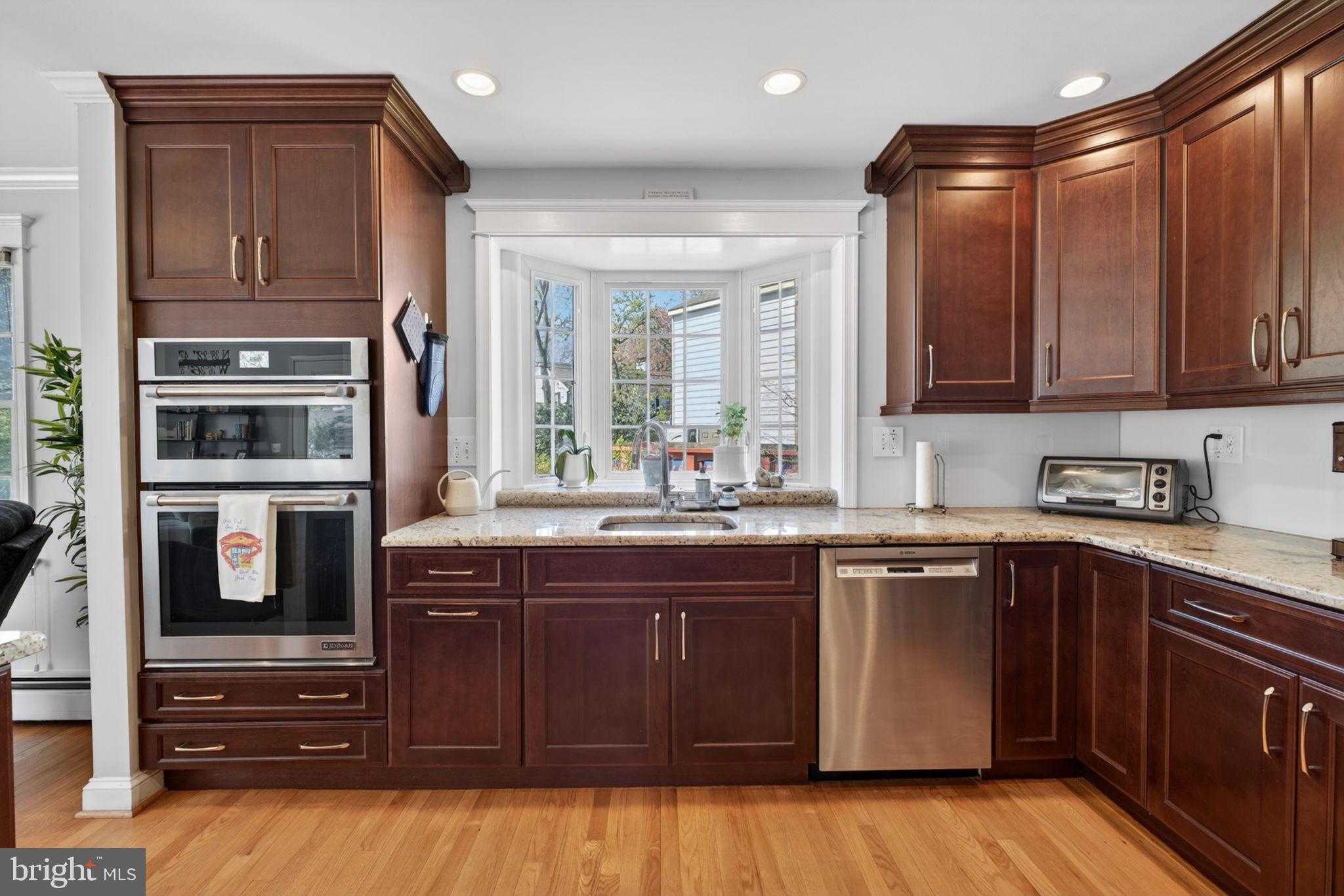 7000 Stoneleigh CT photo 41