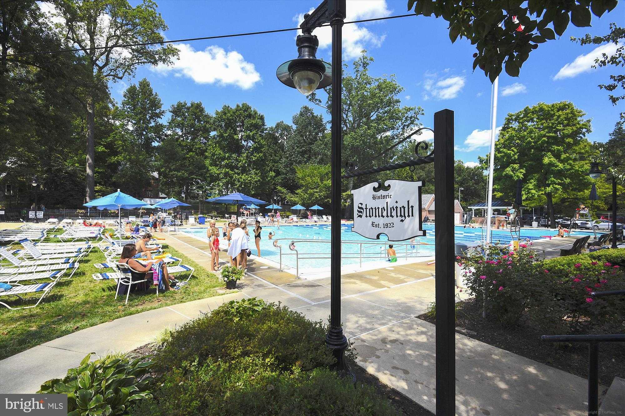 7000 Stoneleigh CT photo 89