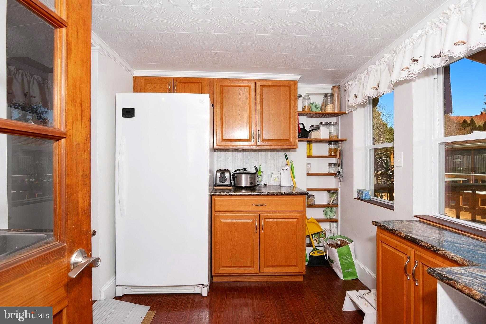 104 Main St photo 18