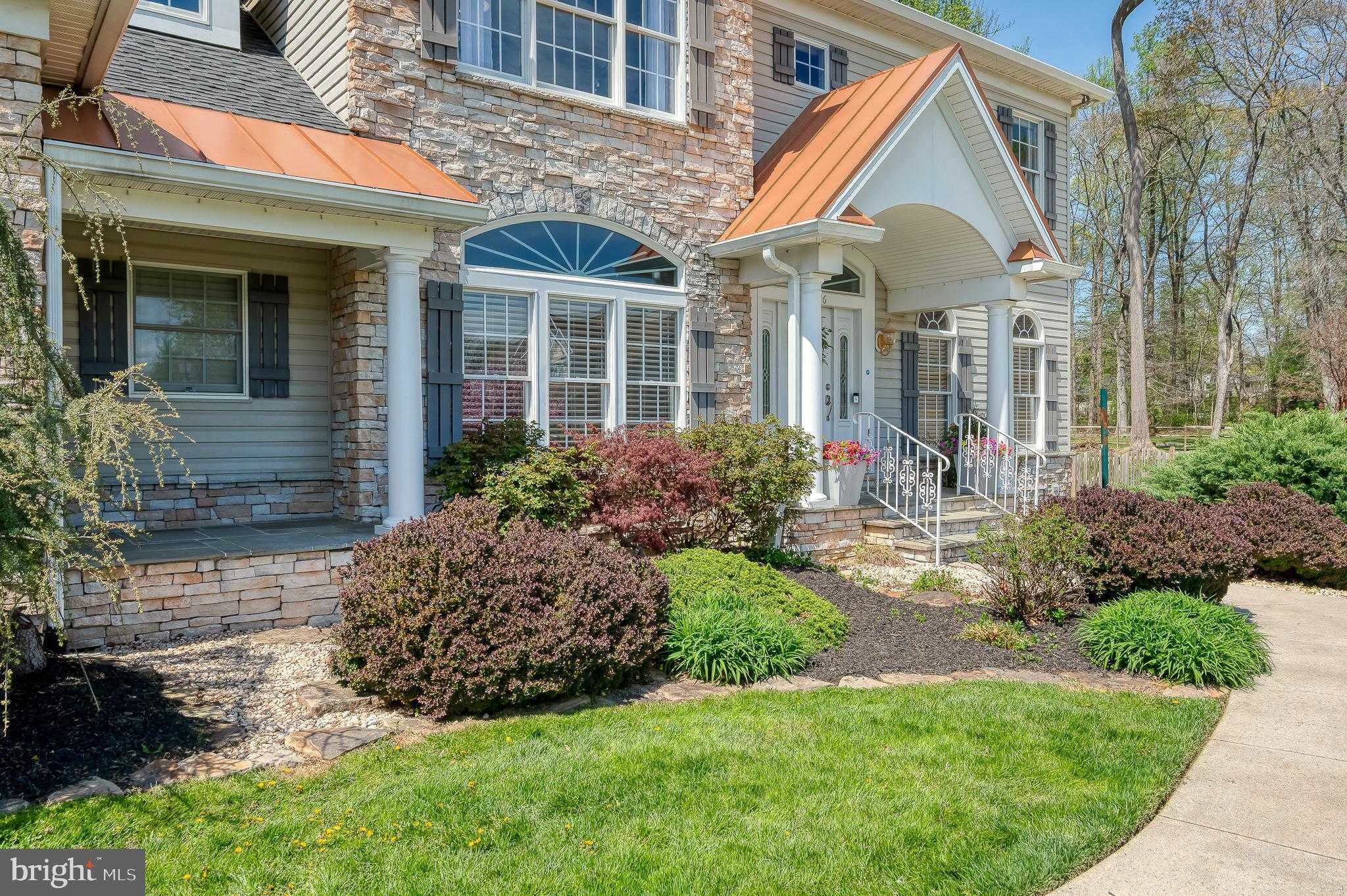 1216 Bluebird CT W photo 4