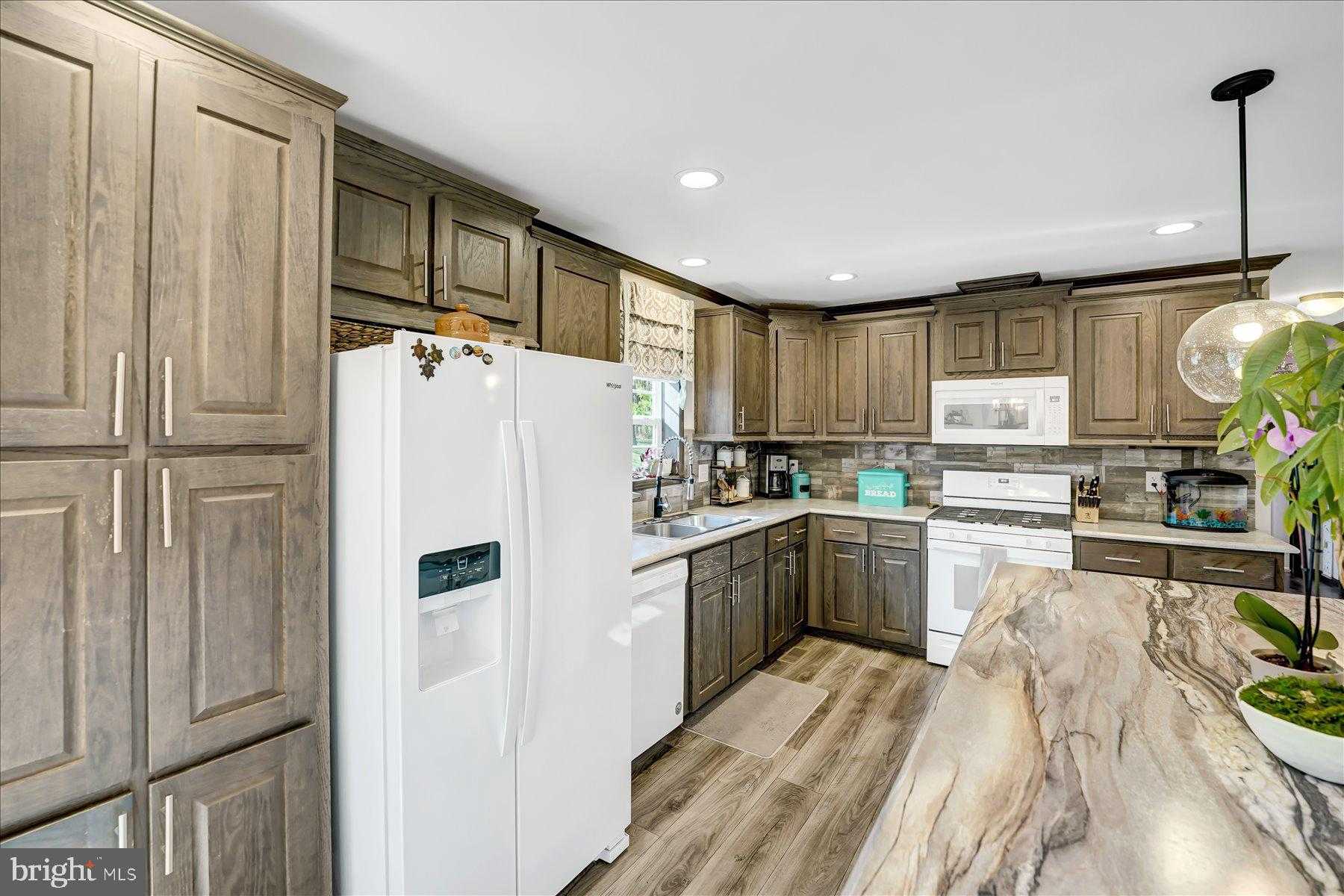 852 Spruce Rd photo 17