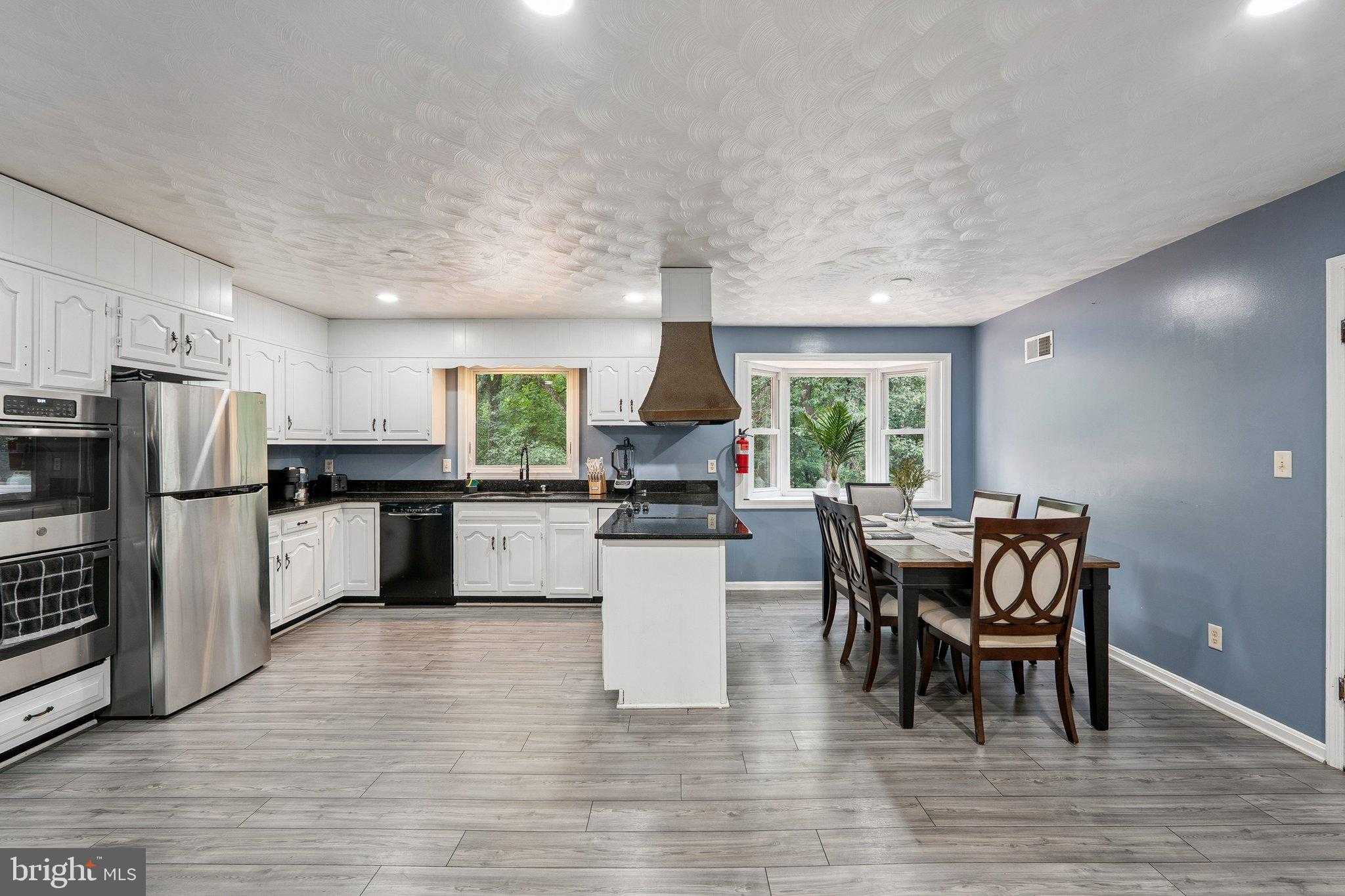 8304 Mariner CT photo 3