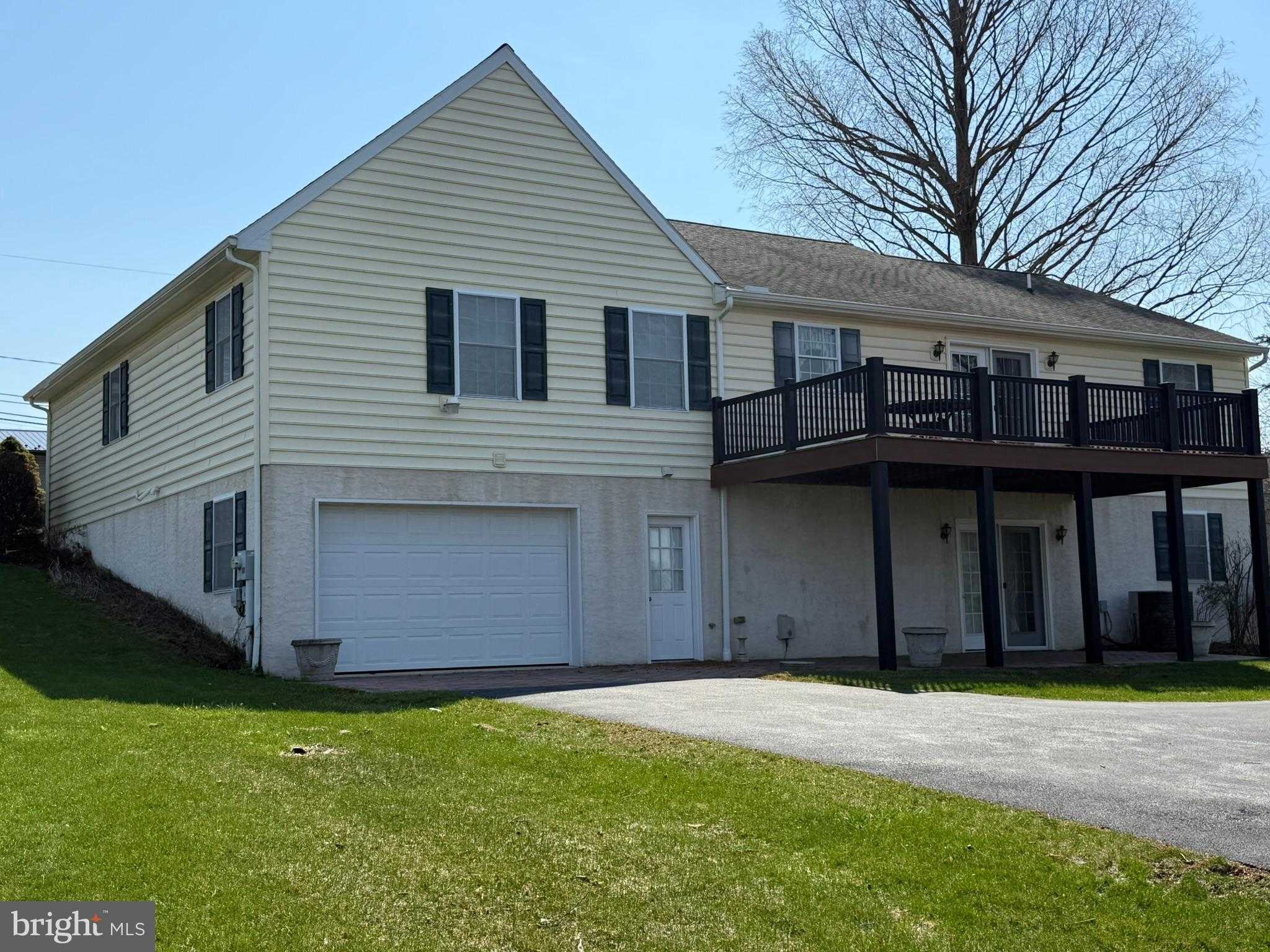 123 Center Ave photo 5