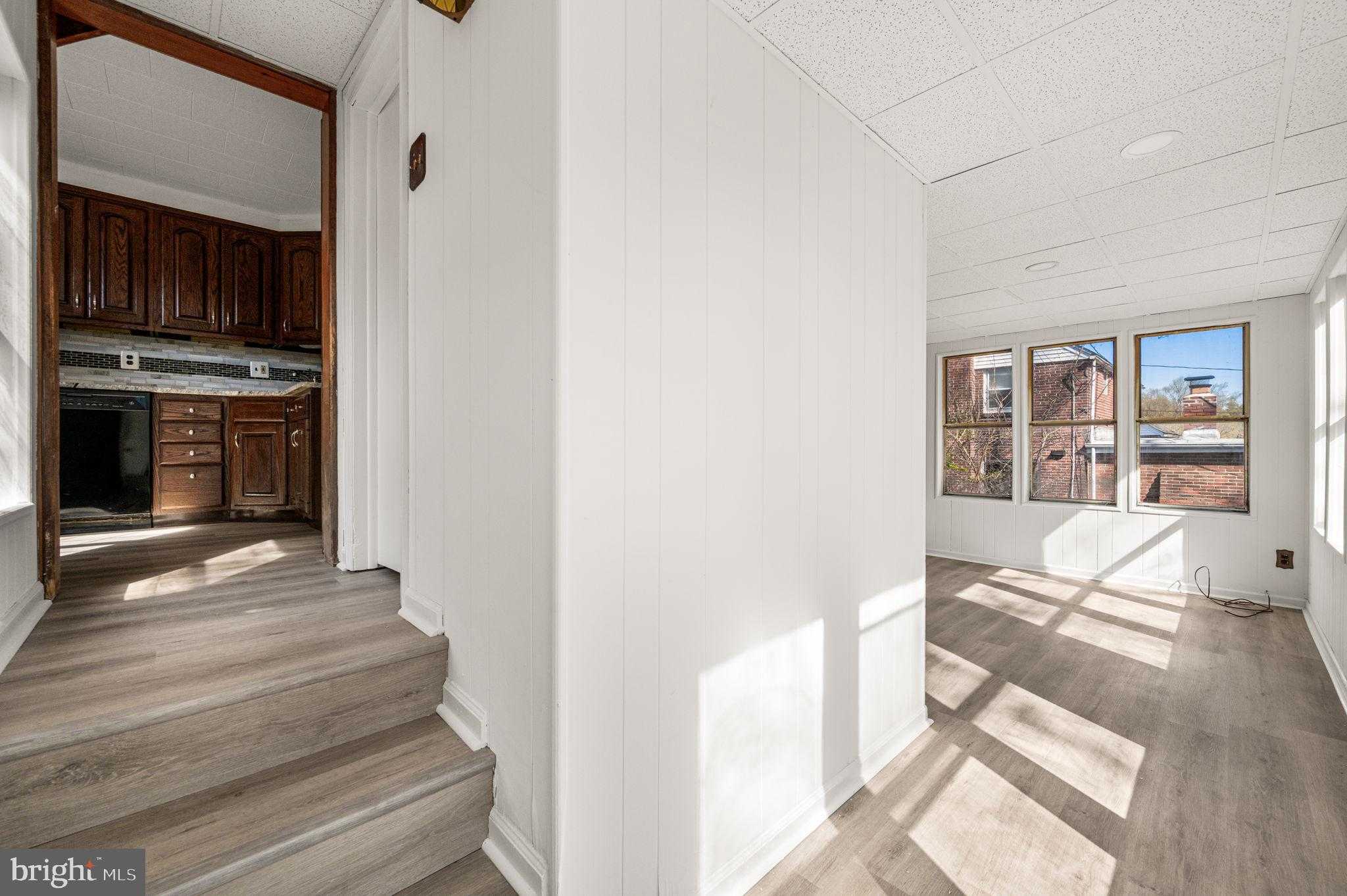 255 Gibbons Rd photo 11